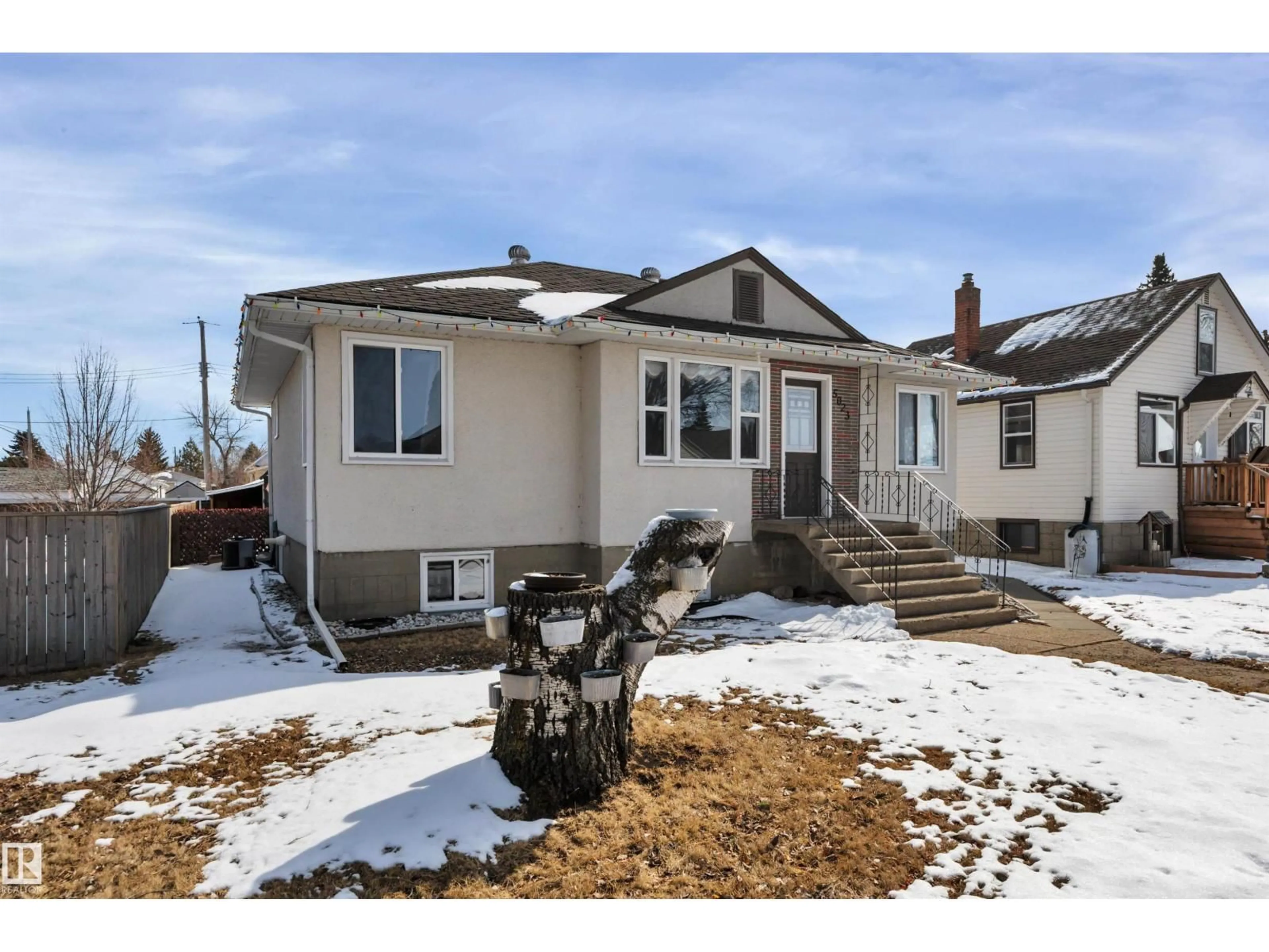 Home with vinyl exterior material, street for 5023 49 ST, Calmar Alberta T0C0V0