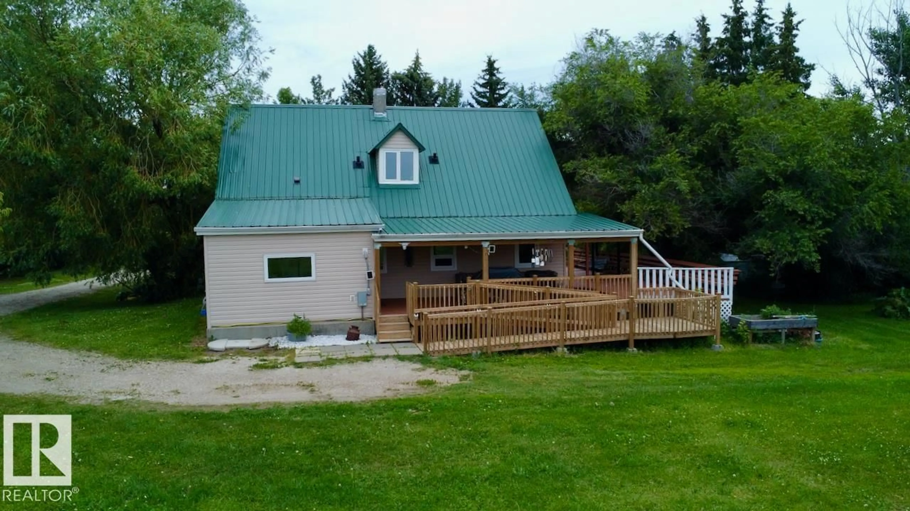 A pic from outside/outdoor area/front of a property/back of a property/a pic from drone, building for 53320 RGE ROAD 55, Rural Parkland County Alberta T0E0V0