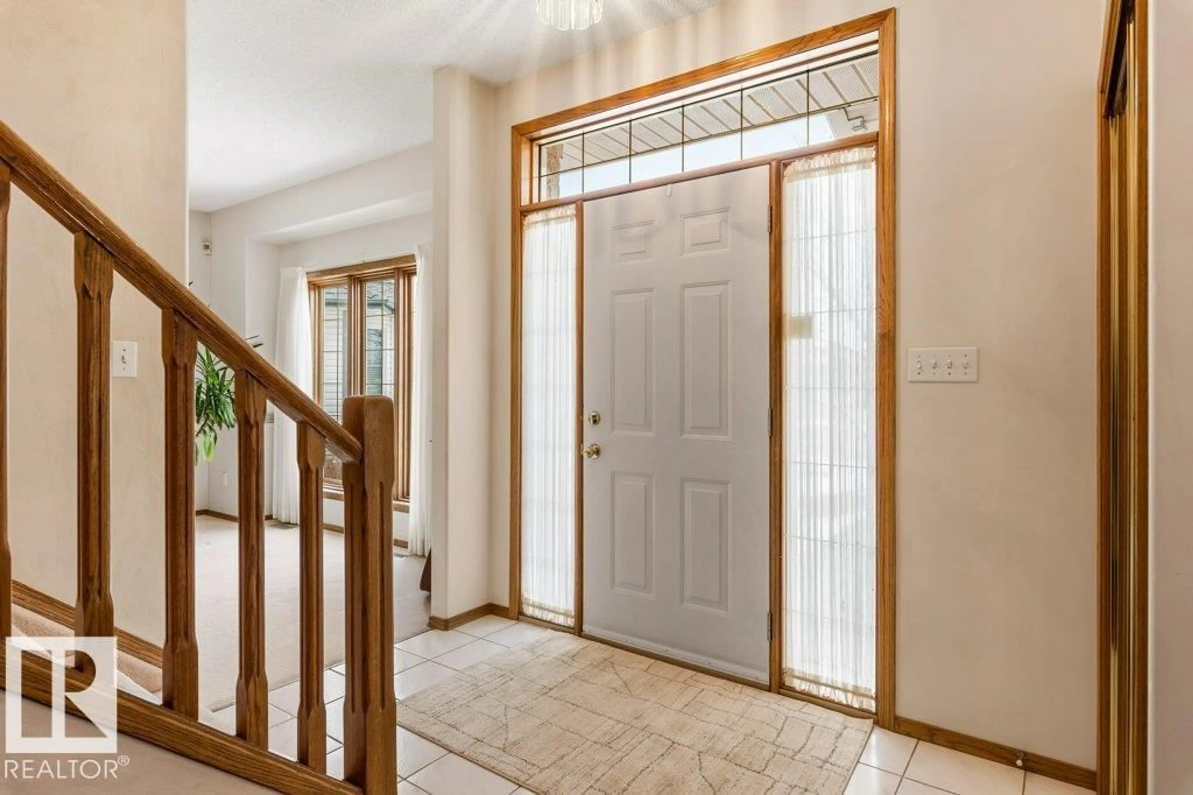 Indoor entryway for 4344 28A ST, Edmonton Alberta T6T1G6