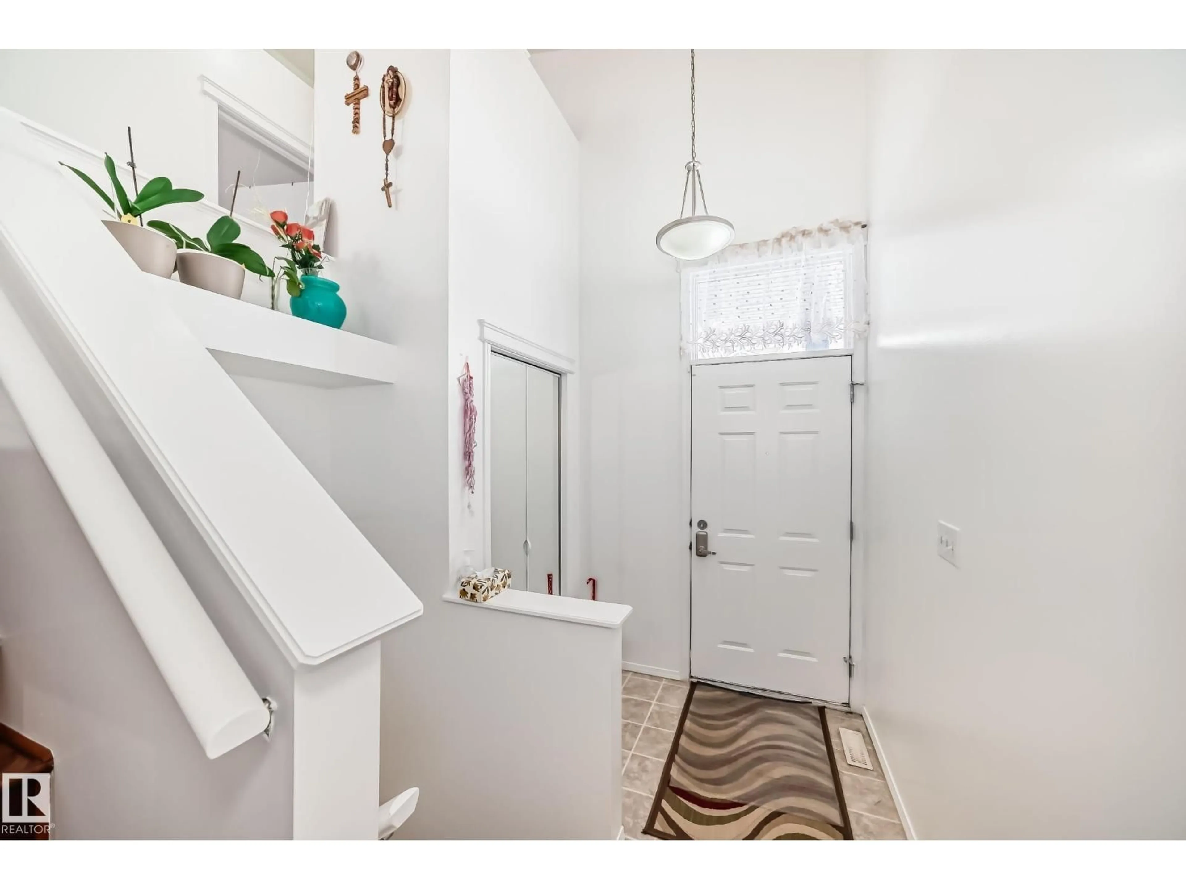 Indoor entryway for NW - 15112 139 ST, Edmonton Alberta T6V1T7