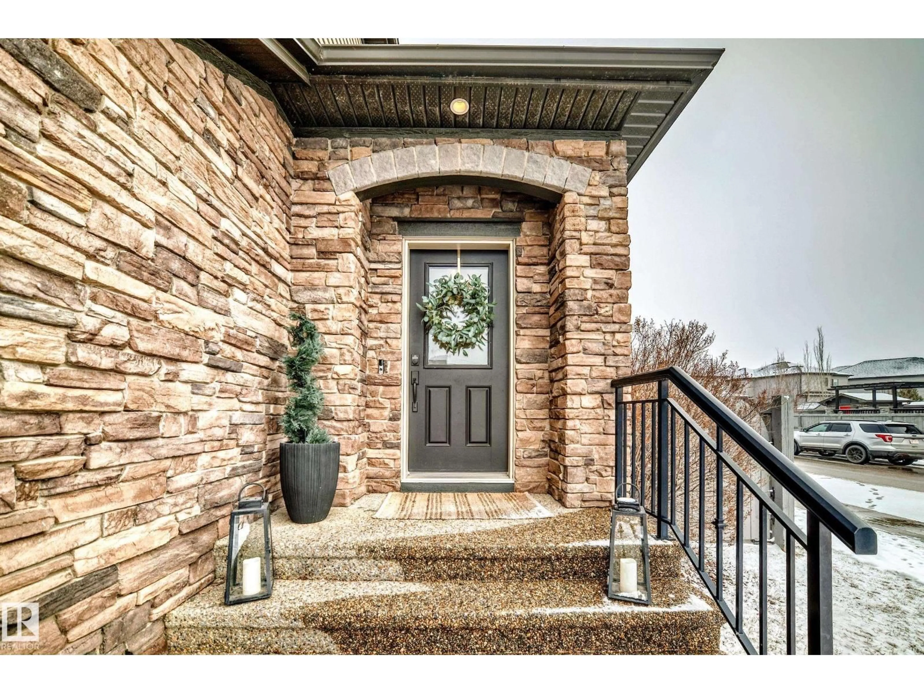 Indoor entryway for 1 GOVERNOR PLACE, Spruce Grove Alberta T7X0M2