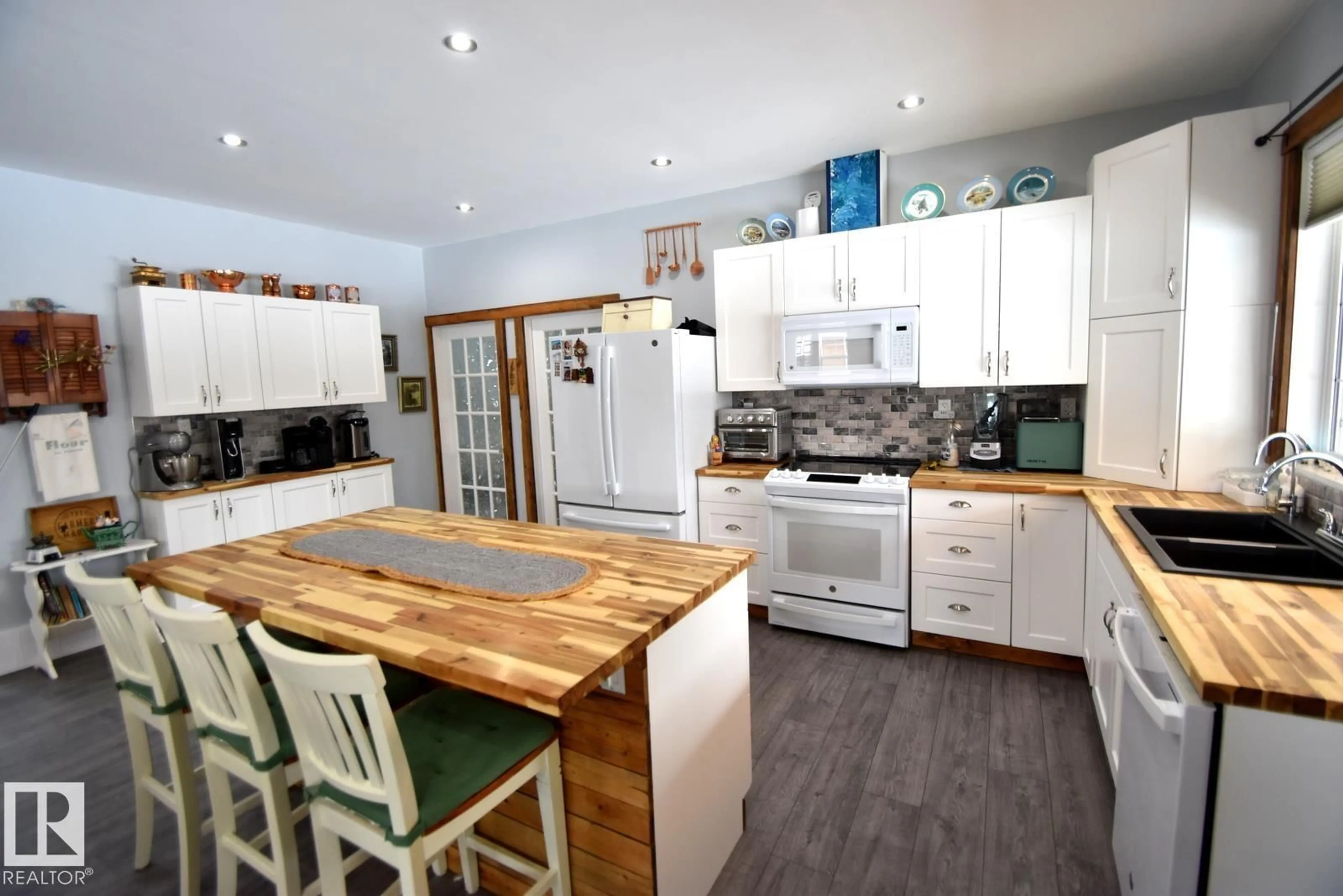 Open concept kitchen, unknown for 309 DEBBIE DR, Rural Athabasca County Alberta T0A0M0