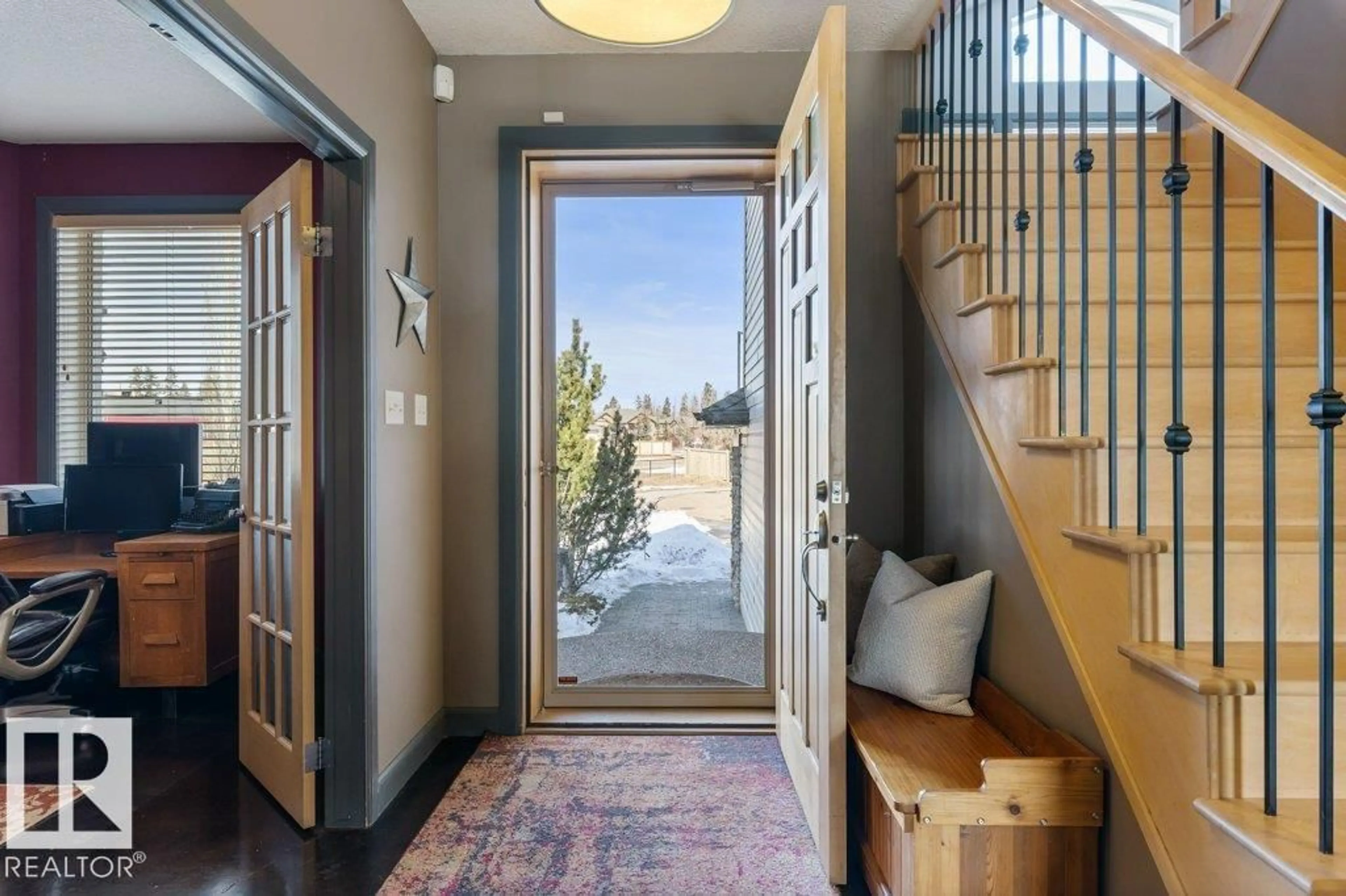 Indoor entryway for 3335 32 AV, Edmonton Alberta T6T1X7