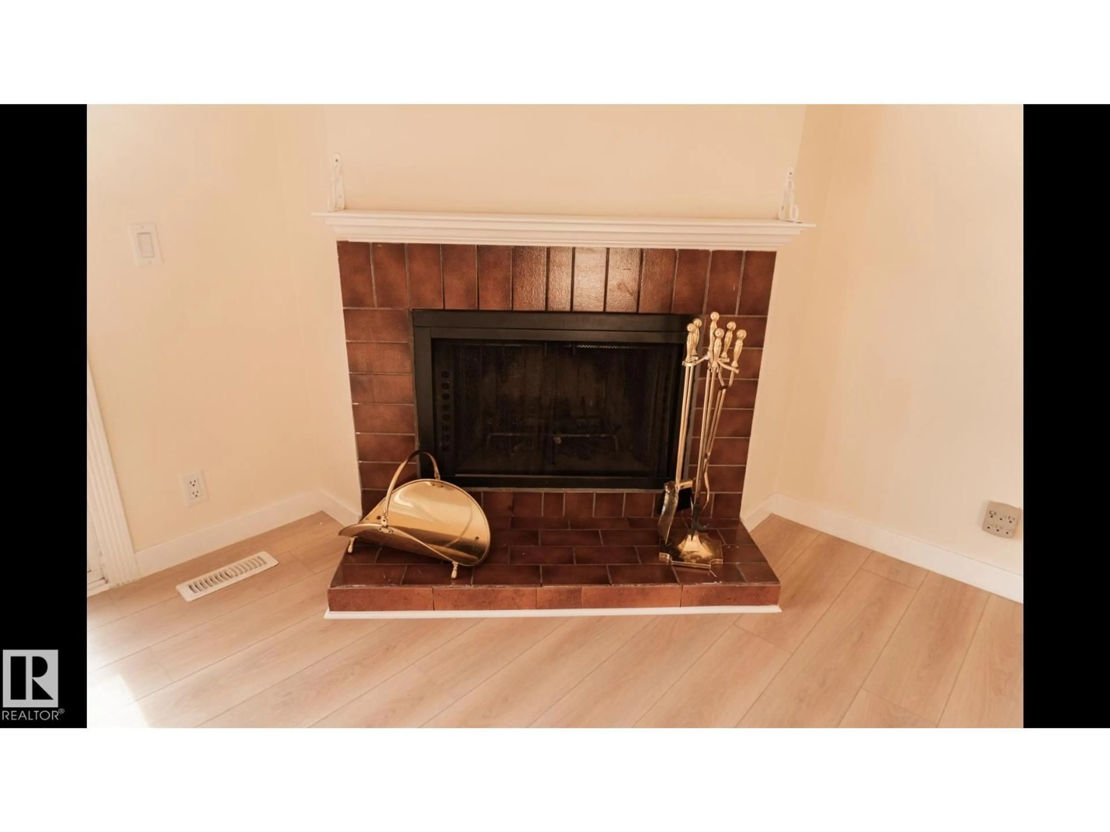 A pic of a room for 14017 121 ST, Edmonton Alberta T5X4H8