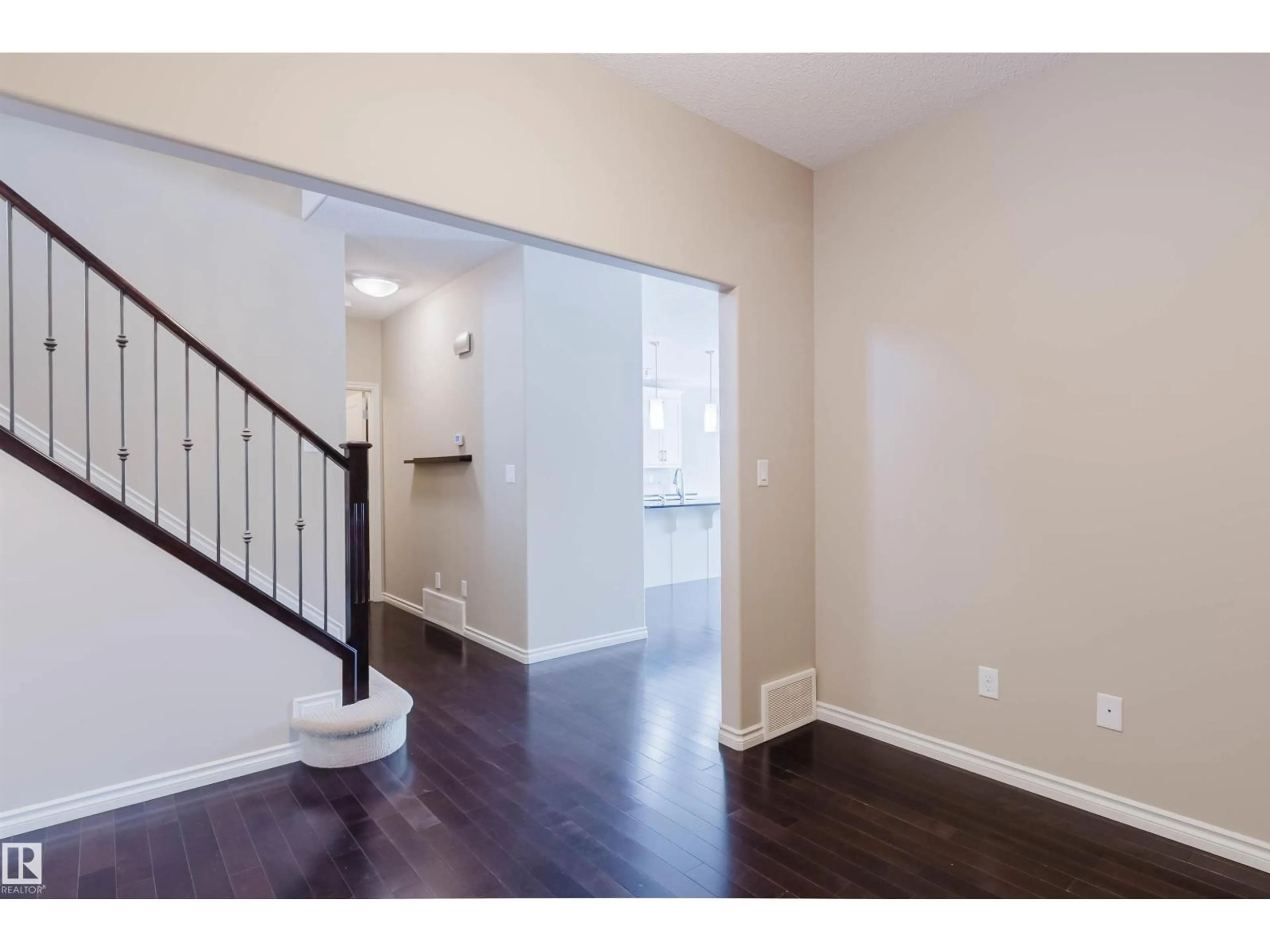 Indoor entryway for 1007 173 ST, Edmonton Alberta T6W1Z5