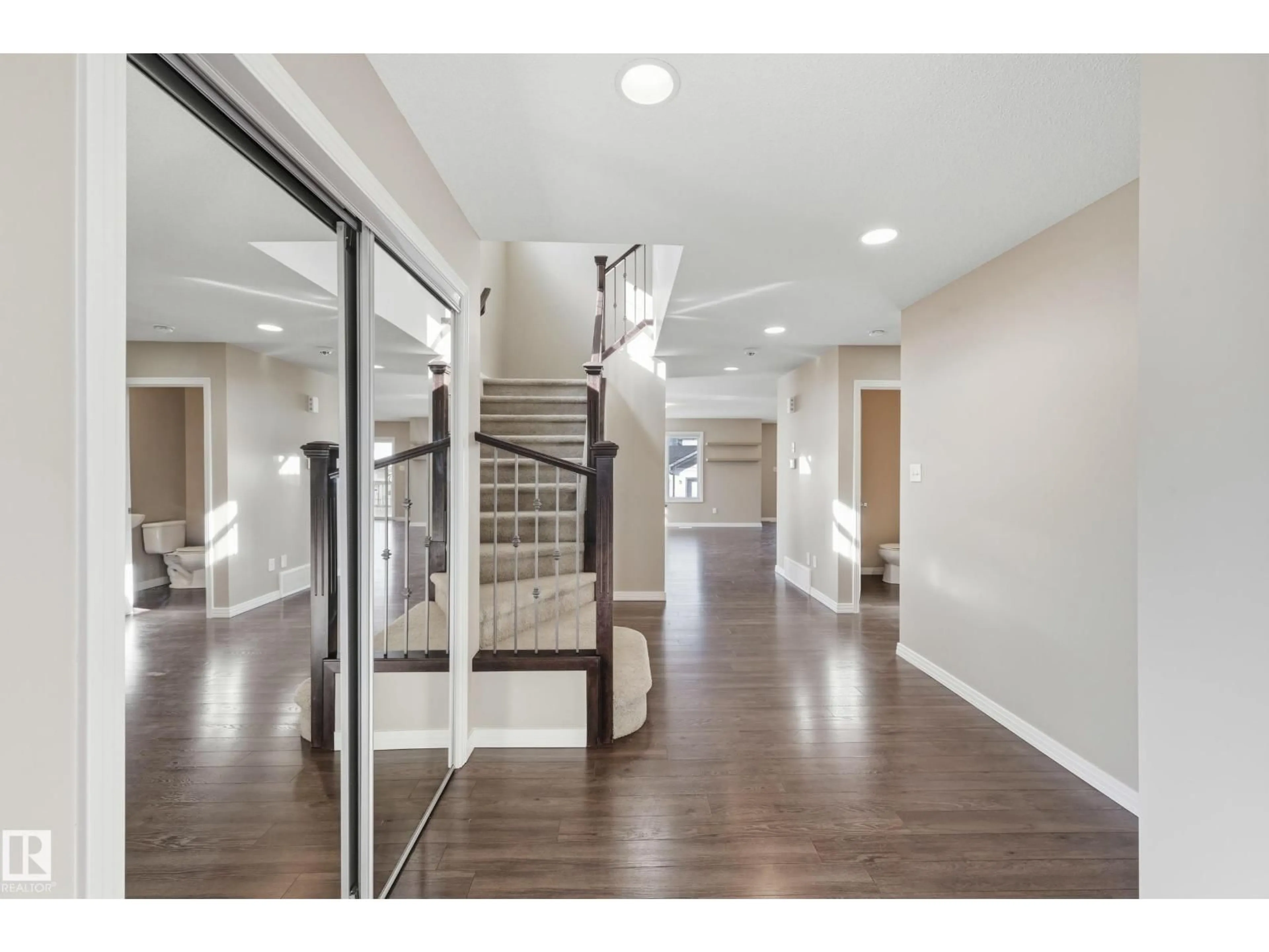 Indoor entryway for 3552 CLAXTON CR, Edmonton Alberta T6W0Z7