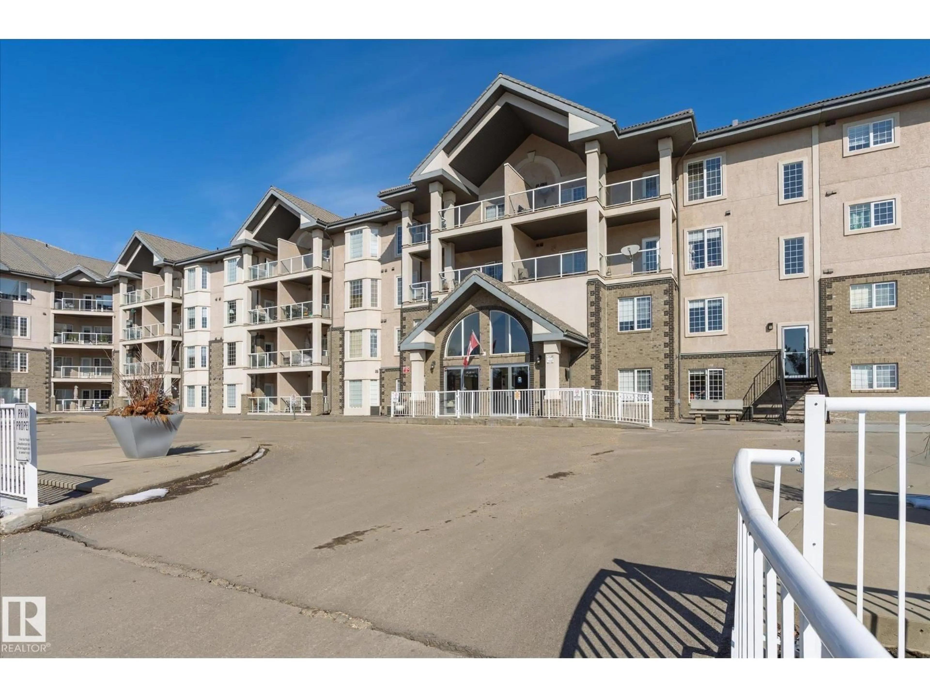 Unknown for SW - 104 612 111 ST, Edmonton Alberta T6W1R9