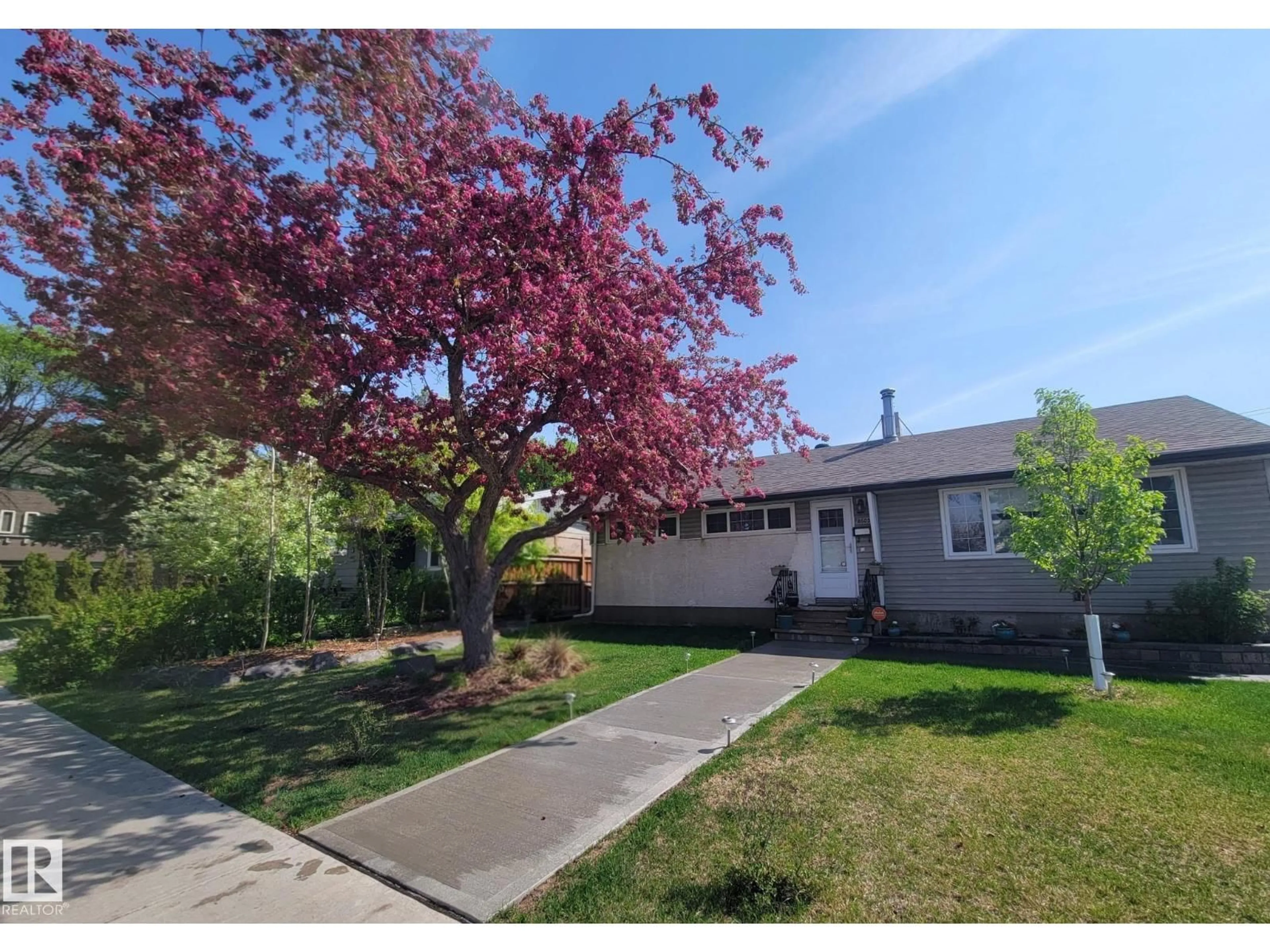 A pic from outside/outdoor area/front of a property/back of a property/a pic from drone, street for 8603 149 ST, Edmonton Alberta T5R1B3