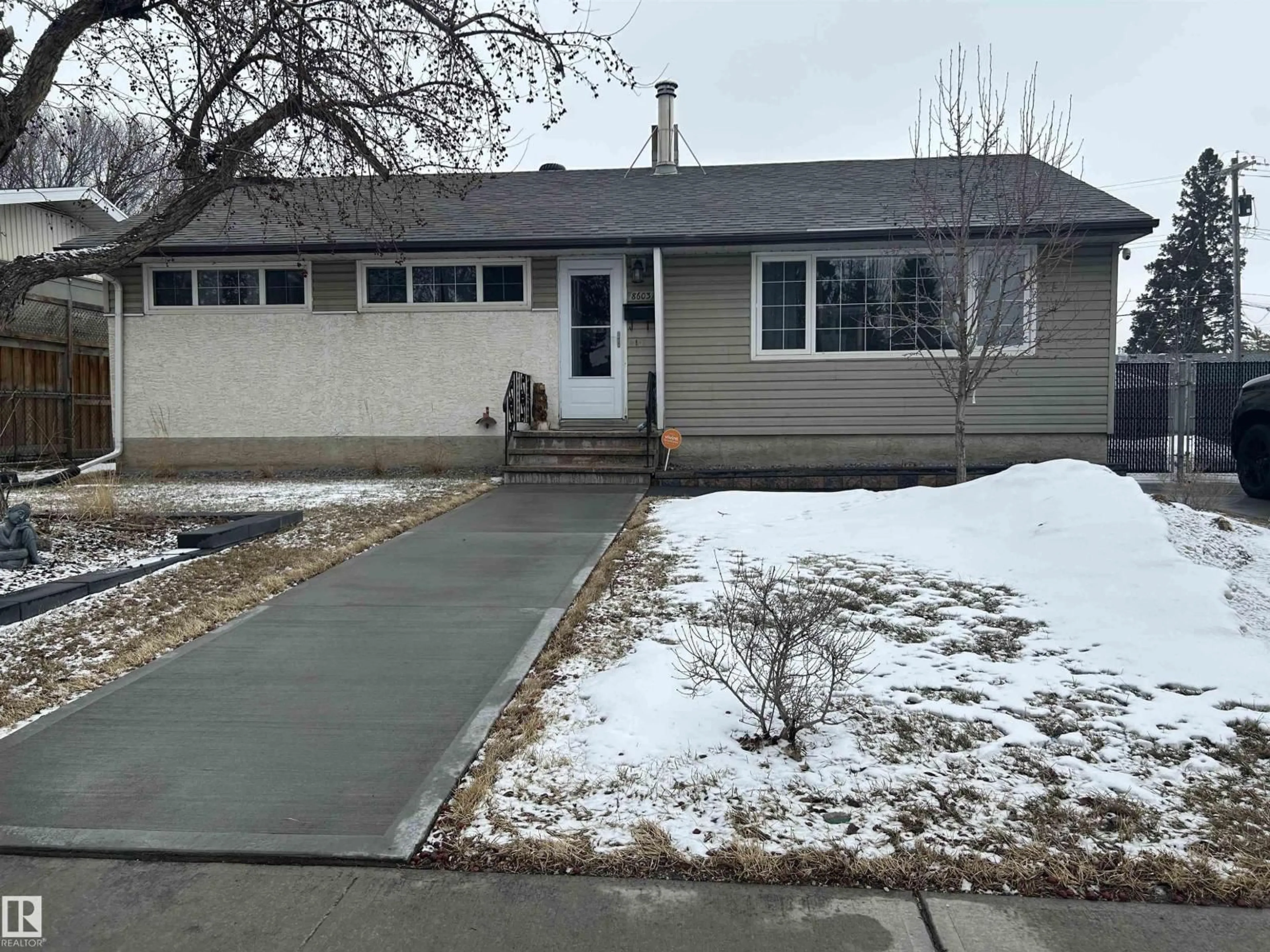 Home with vinyl exterior material, street for 8603 149 ST, Edmonton Alberta T5R1B3