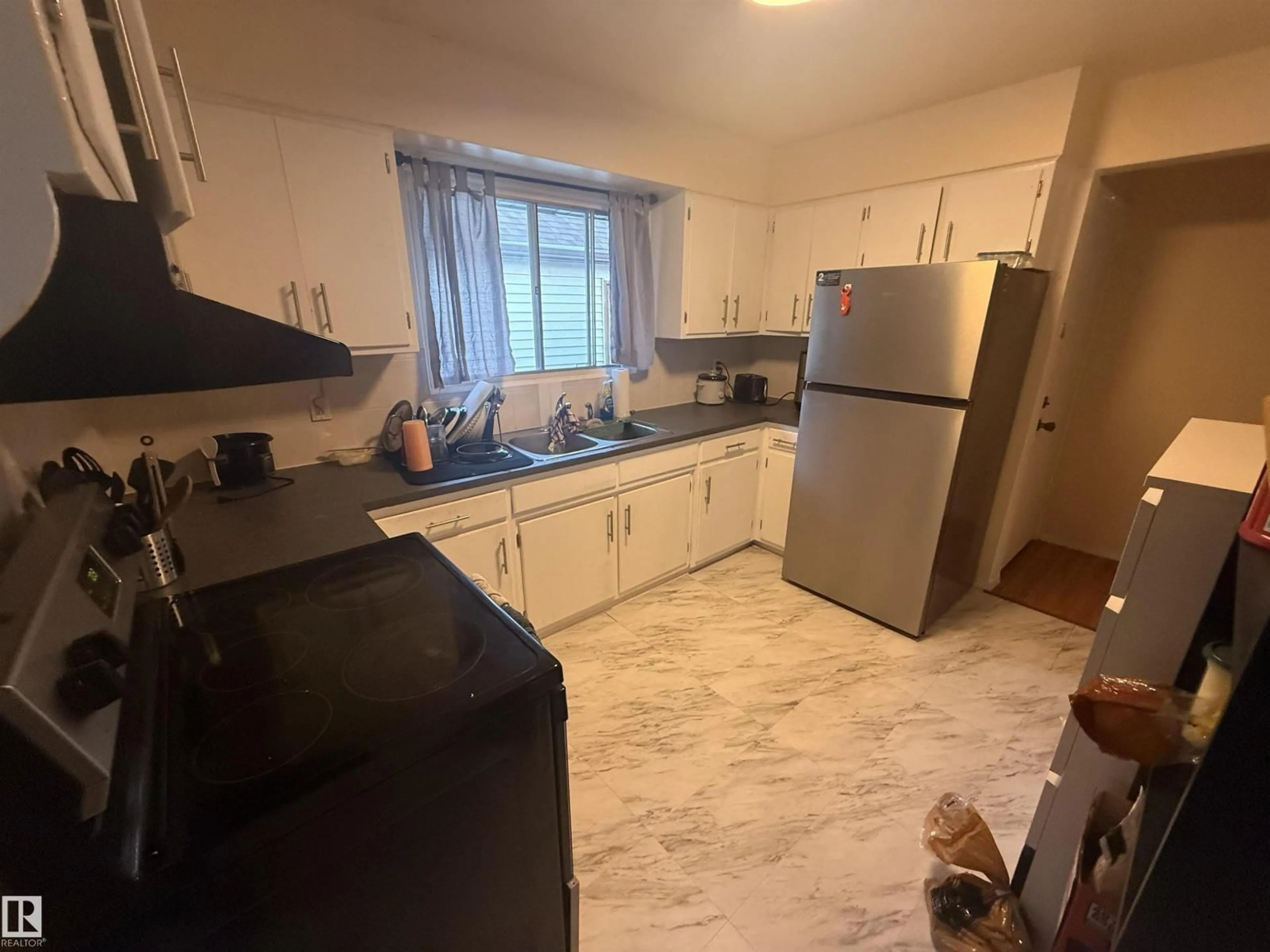 Standard kitchen, unknown for 10545 67 AV, Edmonton Alberta T6H1Z4