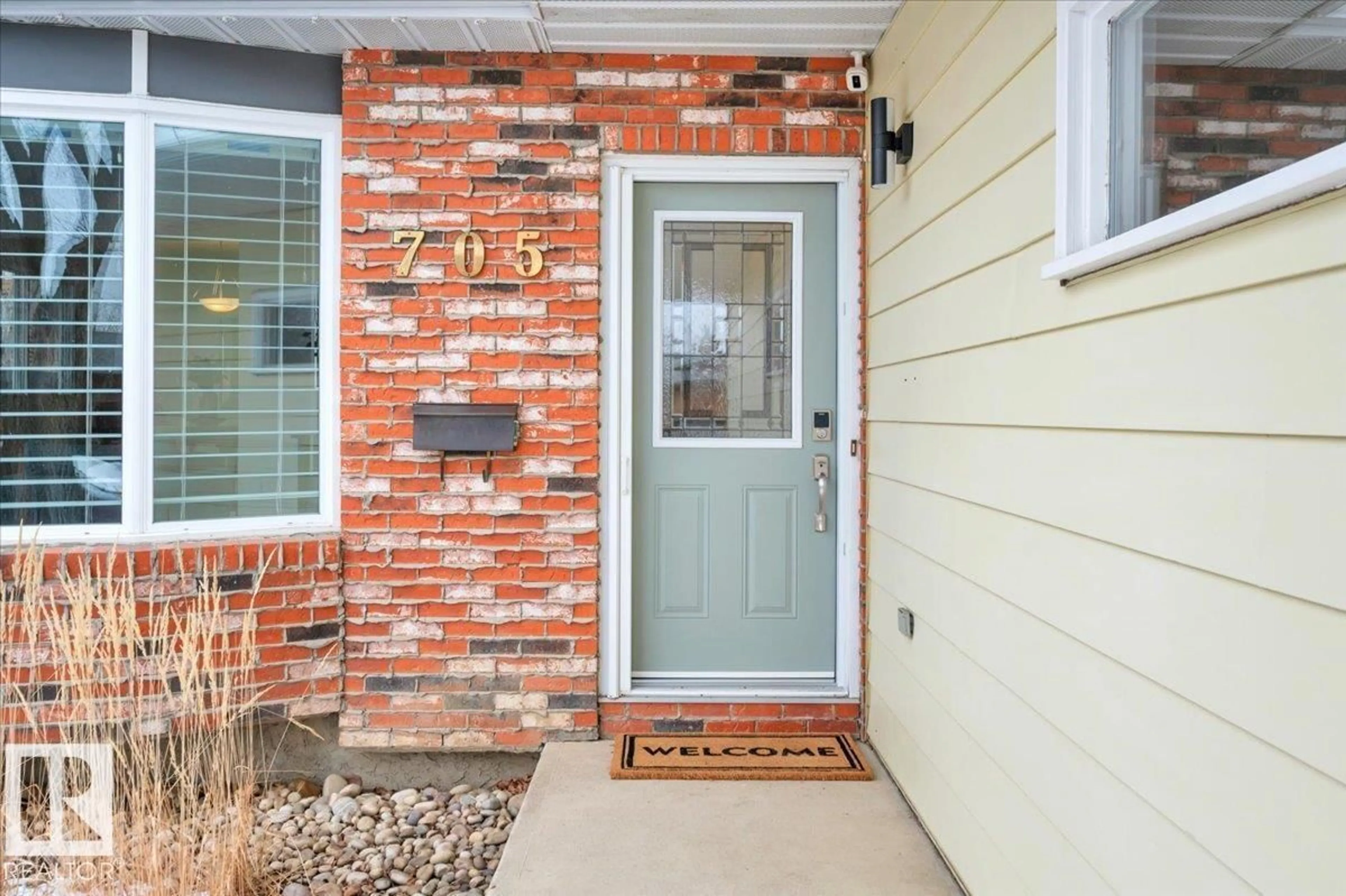 Indoor entryway for 705 RIDDELL ST, Edmonton Alberta T6R1A8