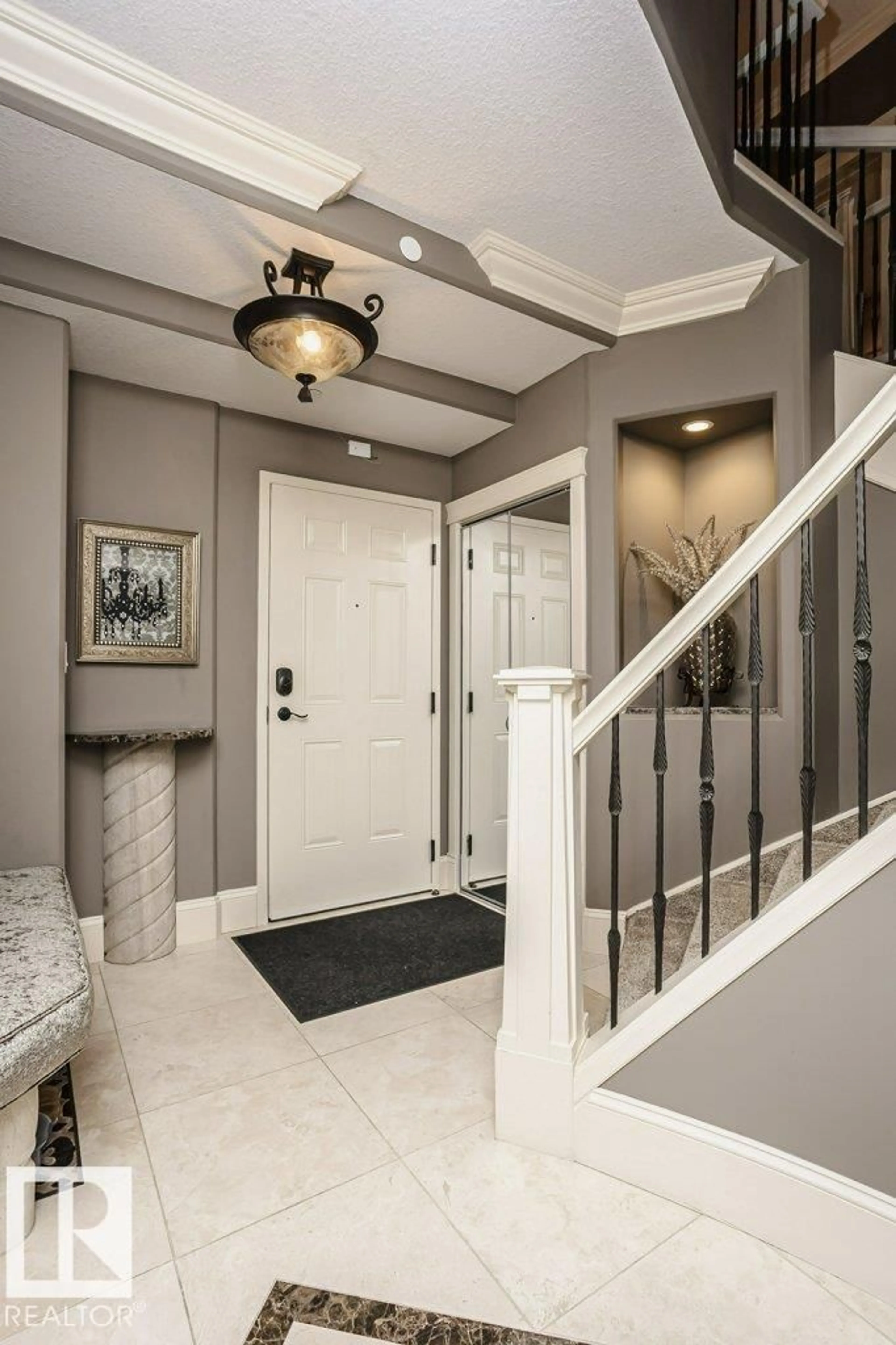 Indoor entryway for #602 - 8728 GATEWAY BV, Edmonton Alberta T6E6K3