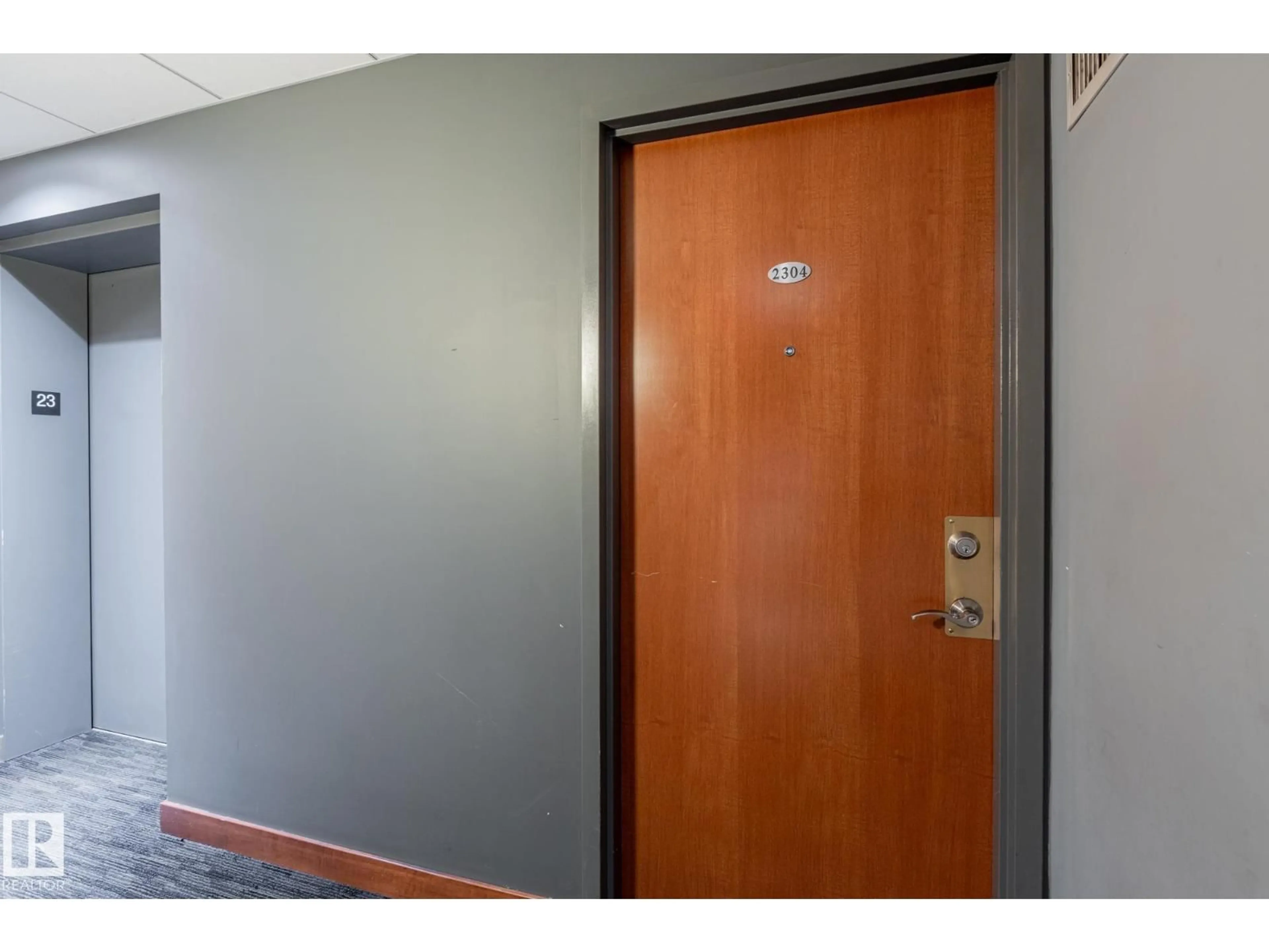 Indoor foyer for 2304 104 ST NW, Edmonton Alberta T5J0B6