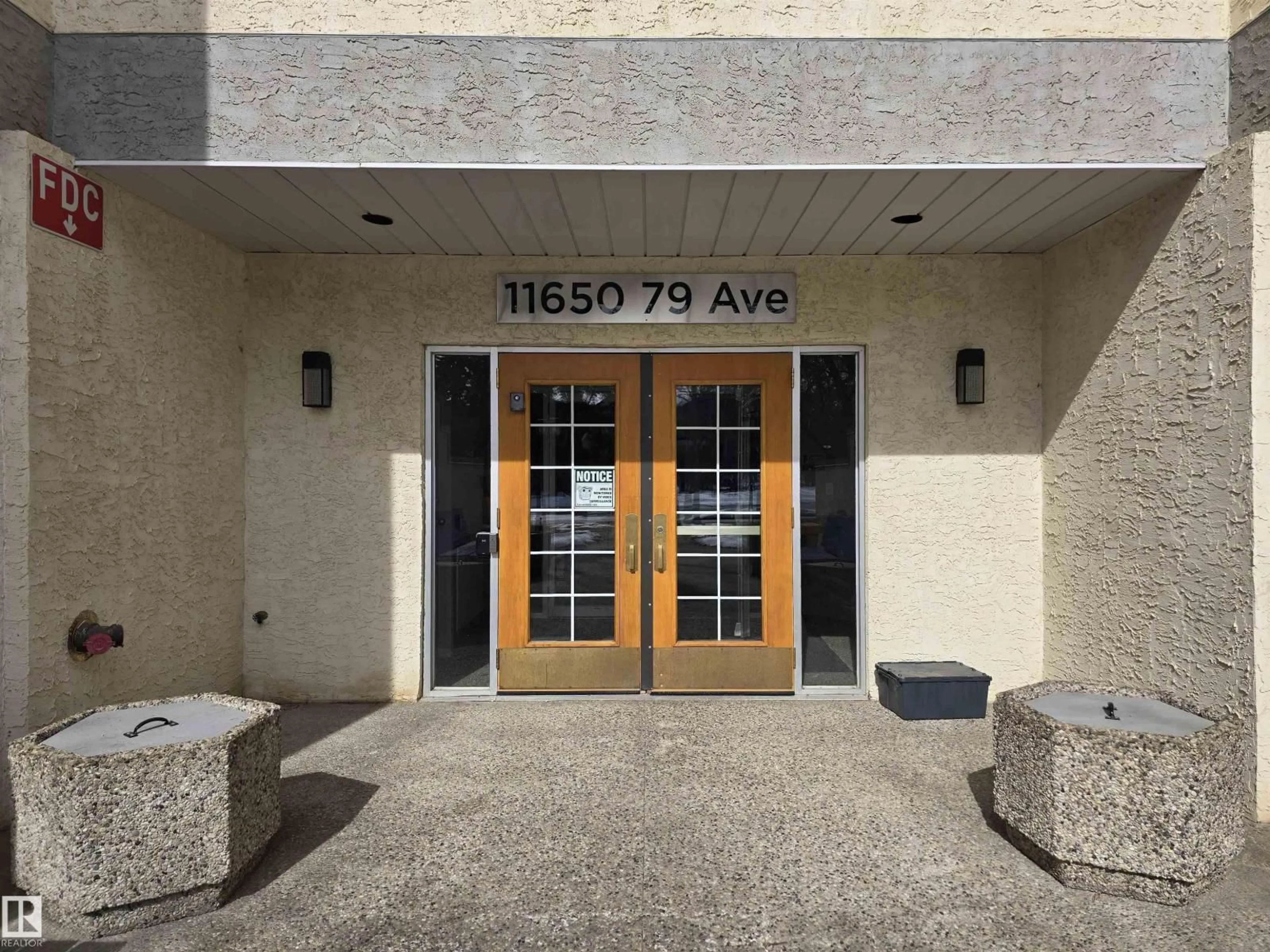 Indoor foyer for #108 - 11650 79 AV, Edmonton Alberta T5G0P7