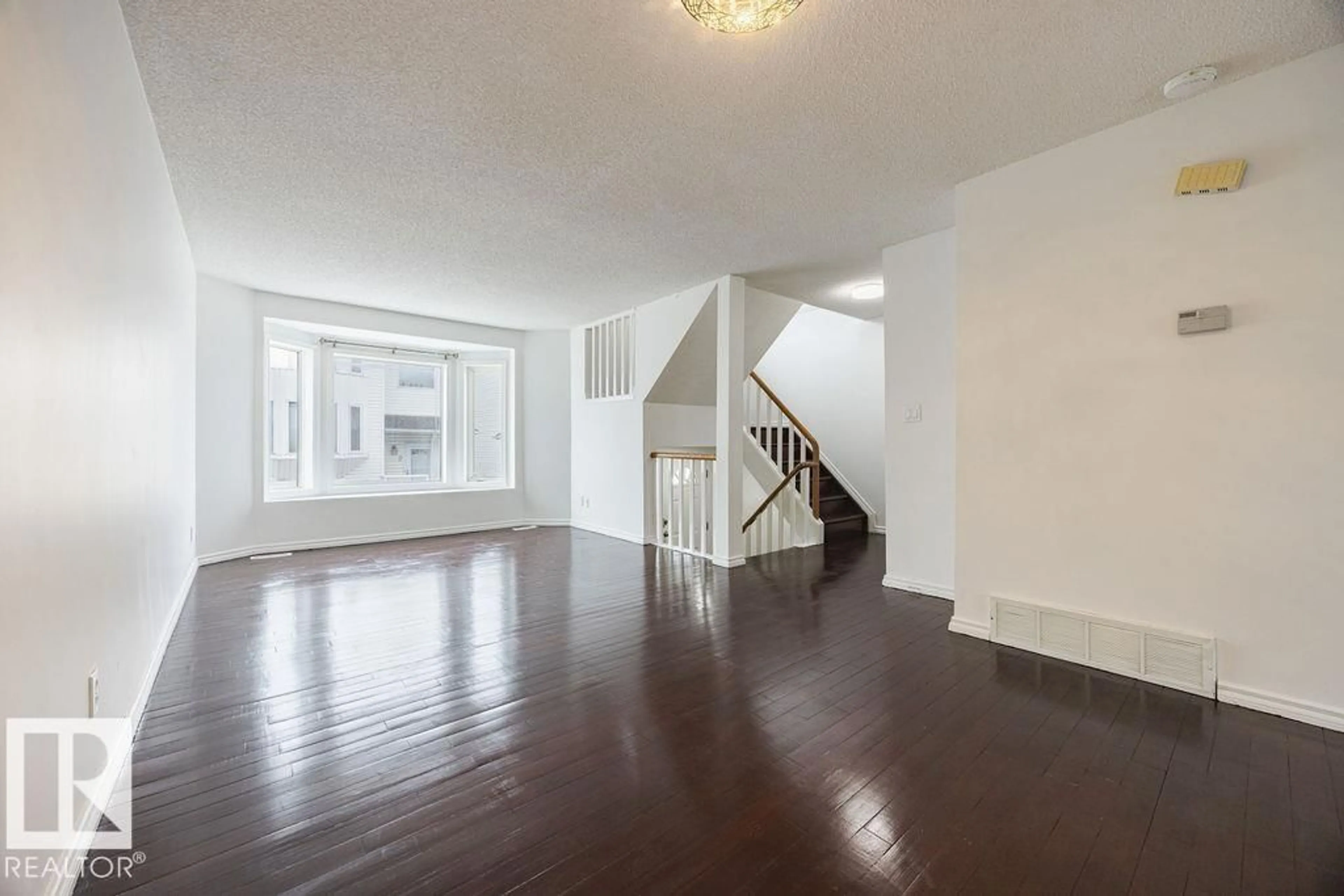 A pic of a room for #7 - 11718 97 ST, Edmonton Alberta T5G1Y2