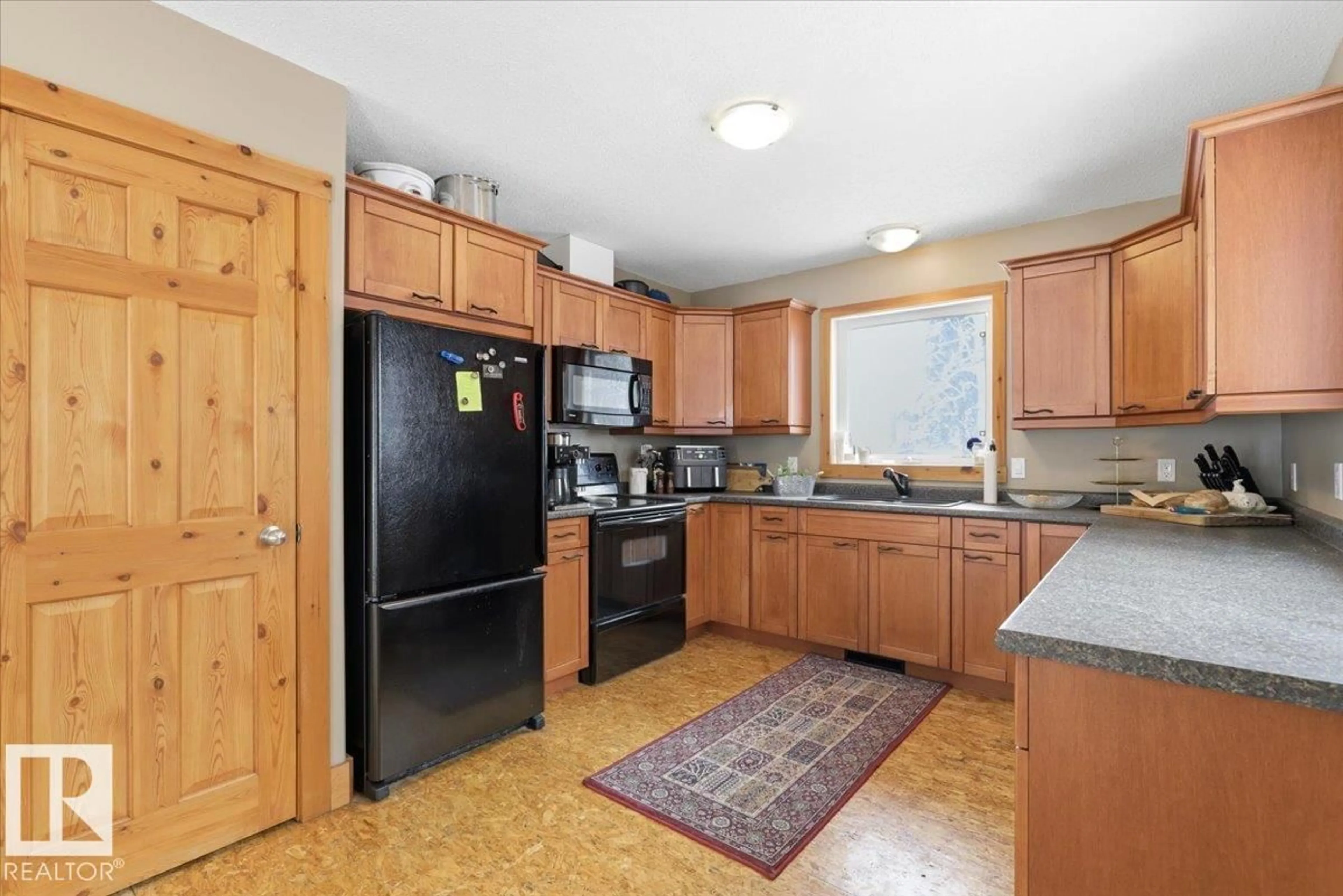 Standard kitchen, unknown for 2090 2001 TWP RD, Rural Leduc County Alberta T0C2P0