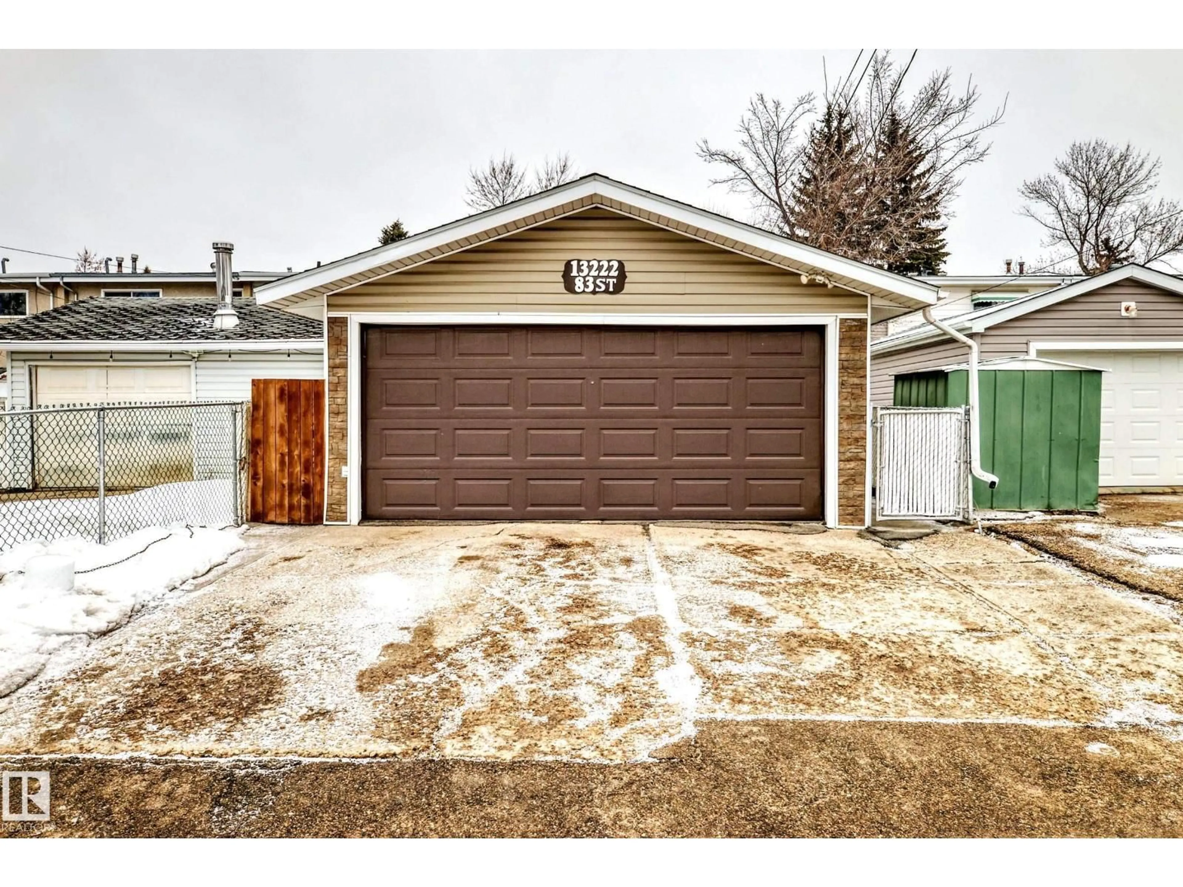 Indoor garage for 13222 83 ST, Edmonton Alberta T5E2W7