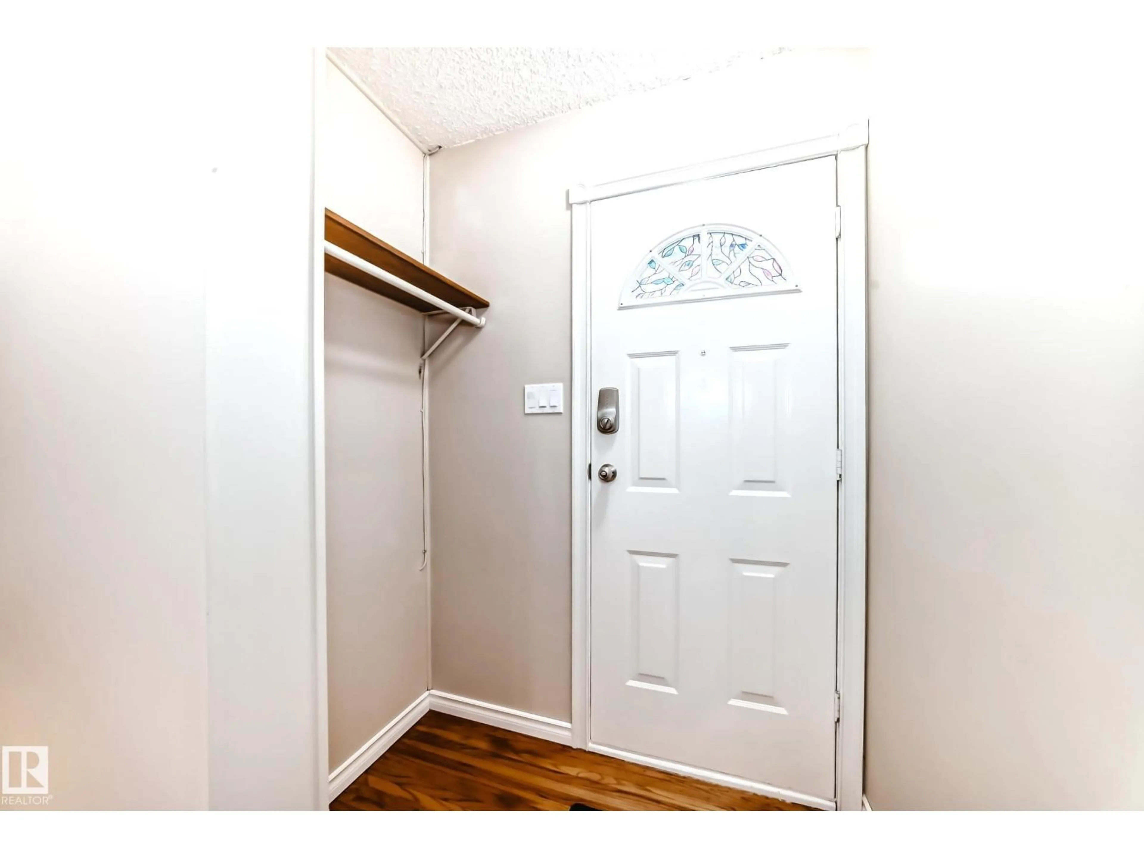 Indoor entryway for 13222 83 ST, Edmonton Alberta T5E2W7