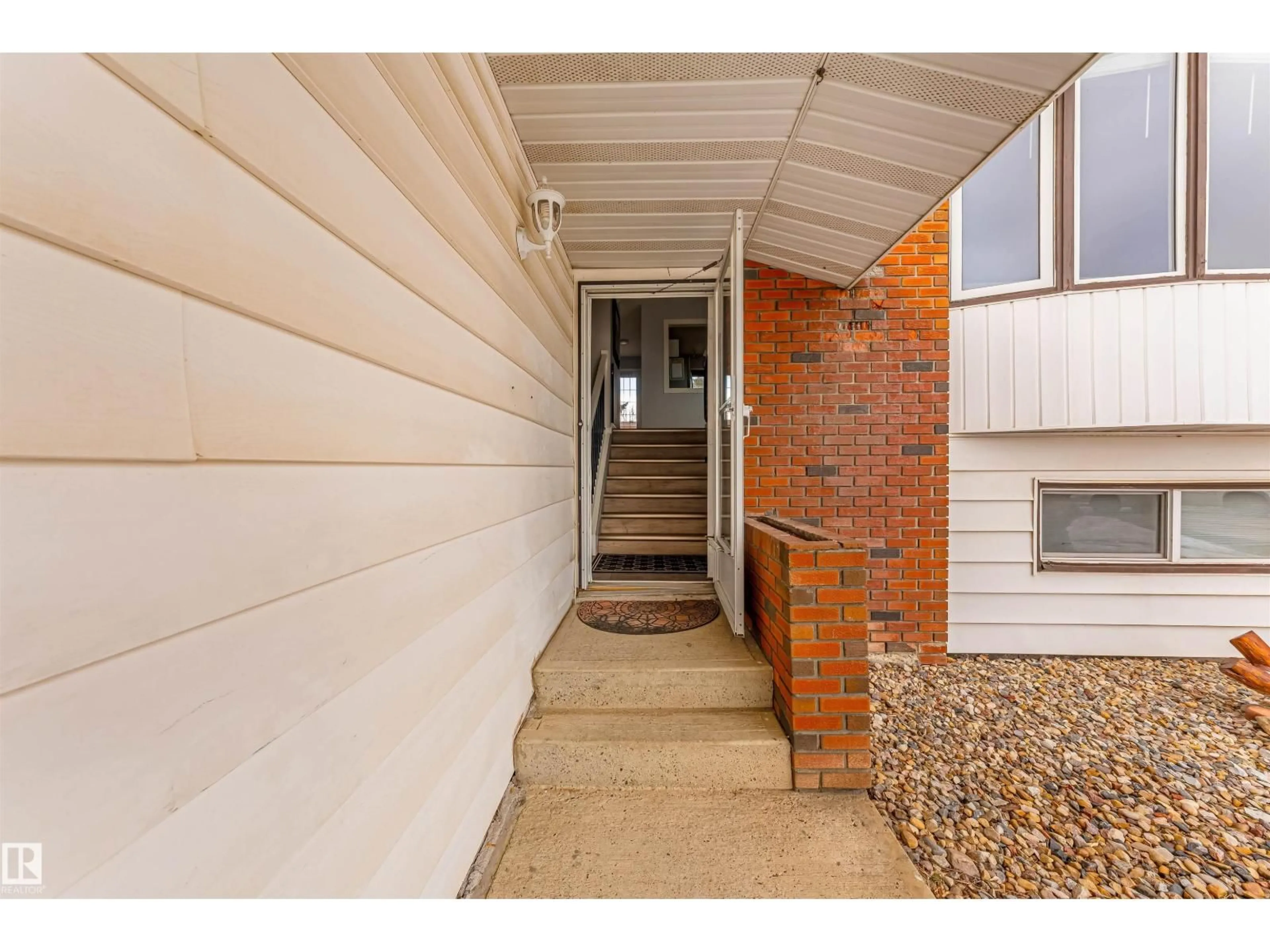 Indoor entryway for NW - 2437 89 ST, Edmonton Alberta T6K2Y8