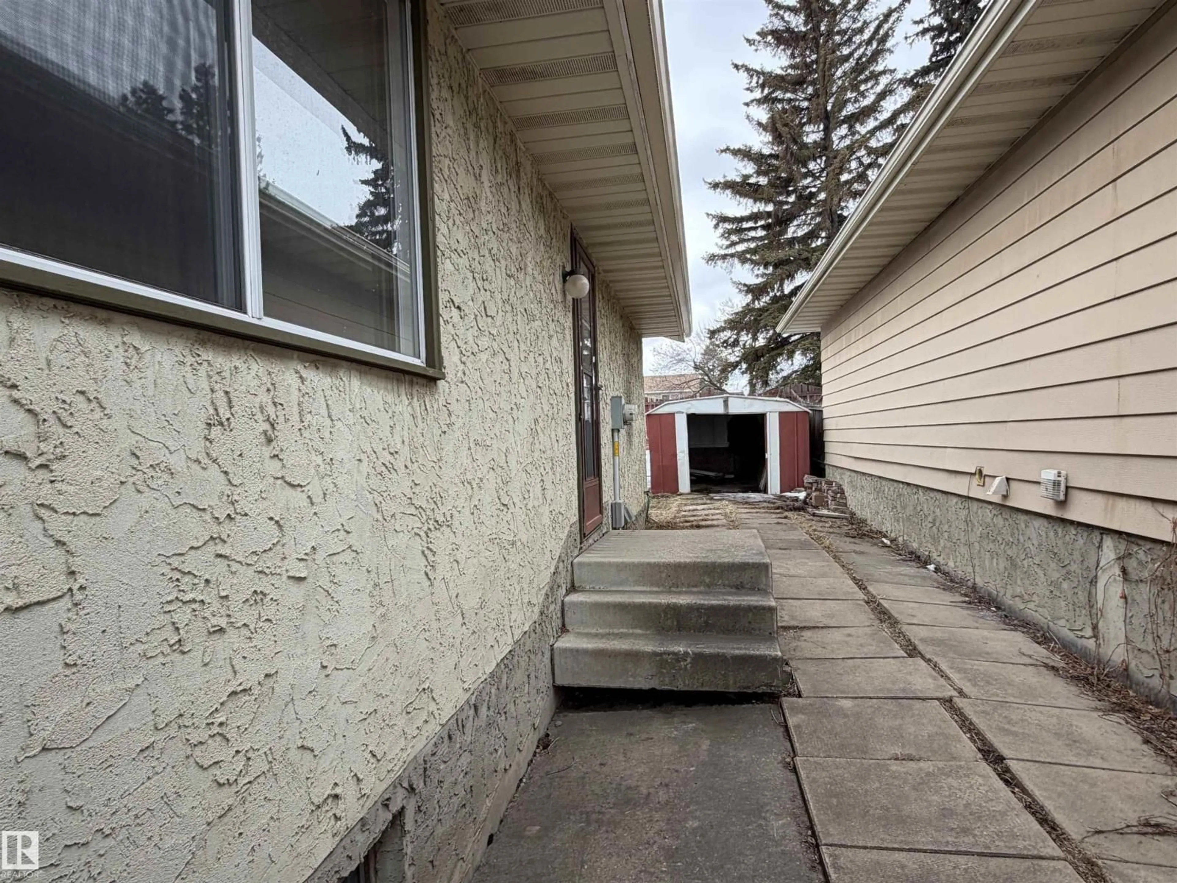 Patio, street for 121 WELLINGTON CR, Spruce Grove Alberta T7X1K7