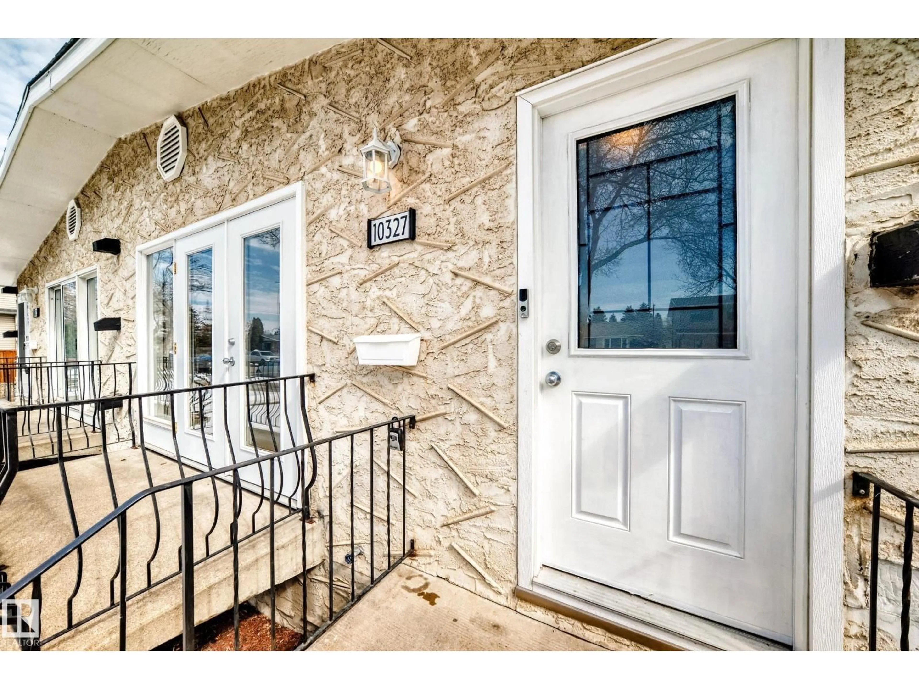 Indoor entryway for NW - 10327 150 ST, Edmonton Alberta T5P1P6