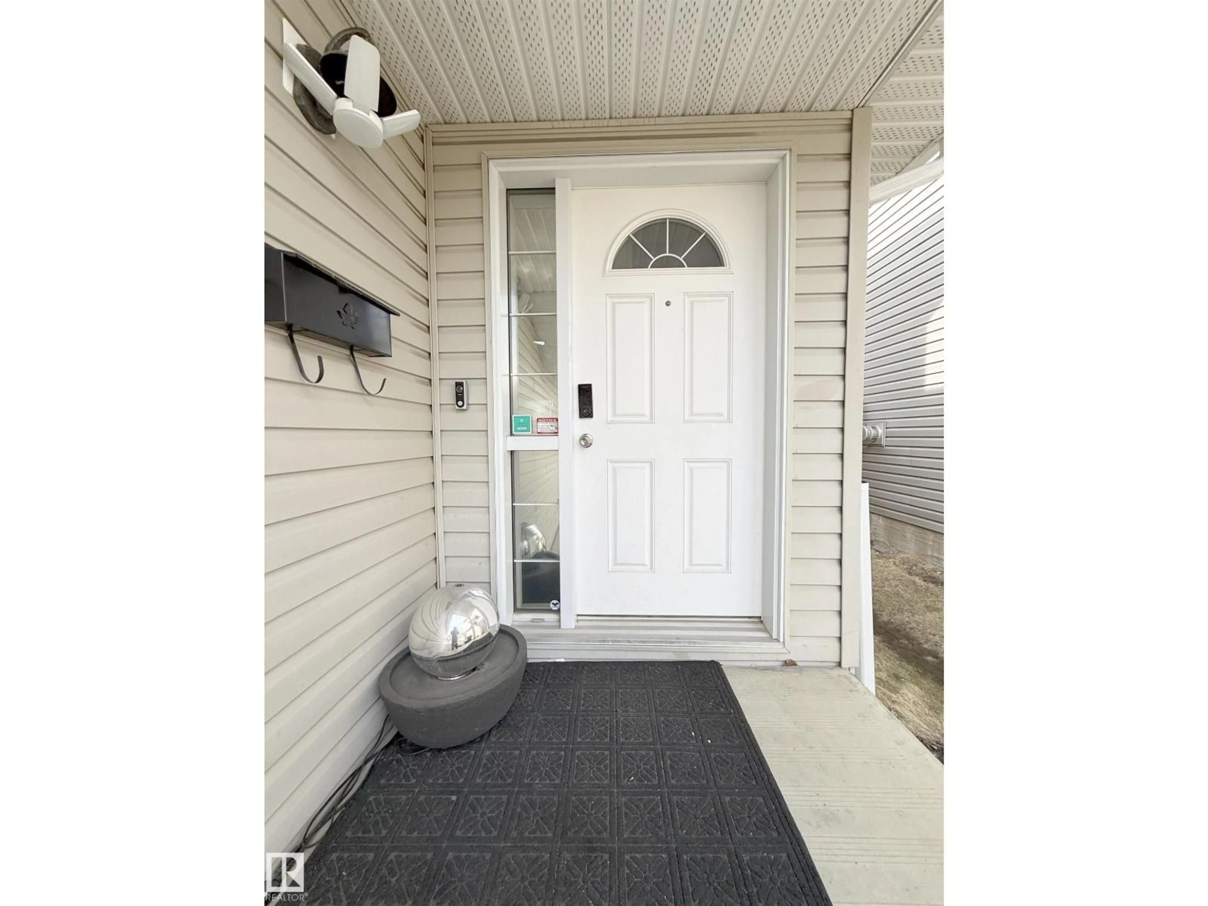 Indoor entryway for 3120 25 AV, Edmonton Alberta T6T0L8