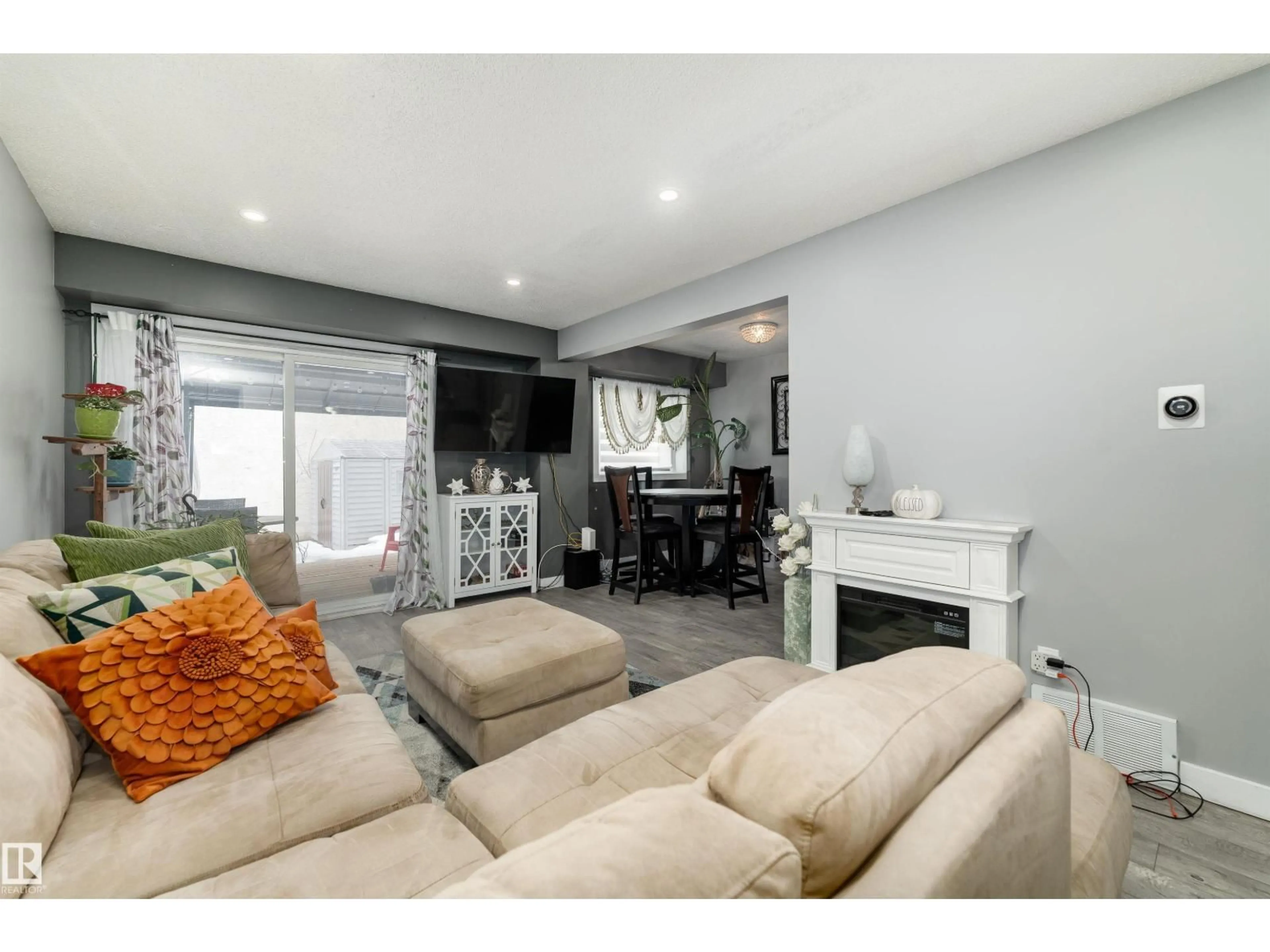 Living room with furniture, unknown for 110 CENTENNIAL CT, Edmonton Alberta T5P4H5