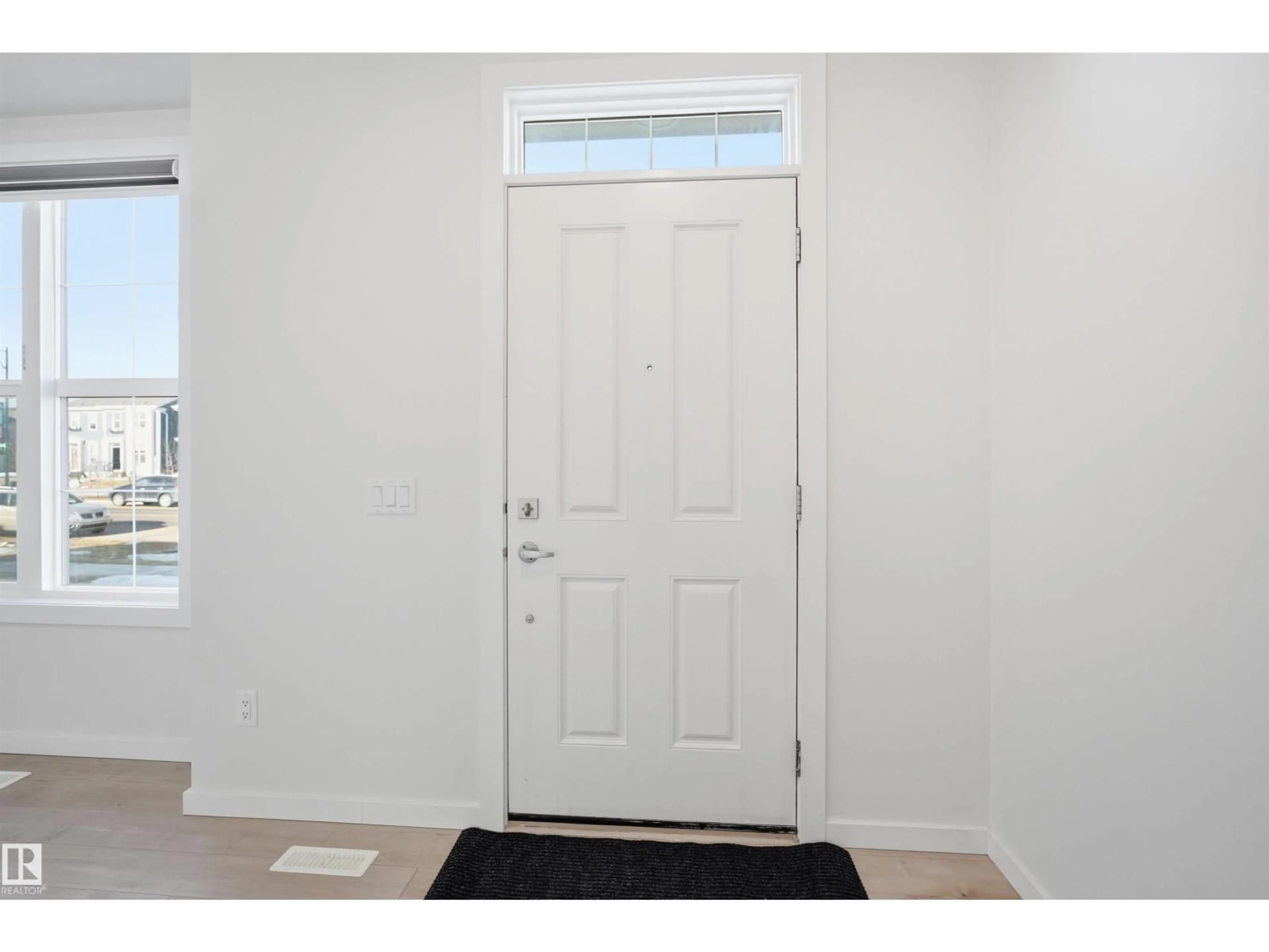 Indoor entryway for 2125 MAPLE RD, Edmonton Alberta T6T2L6