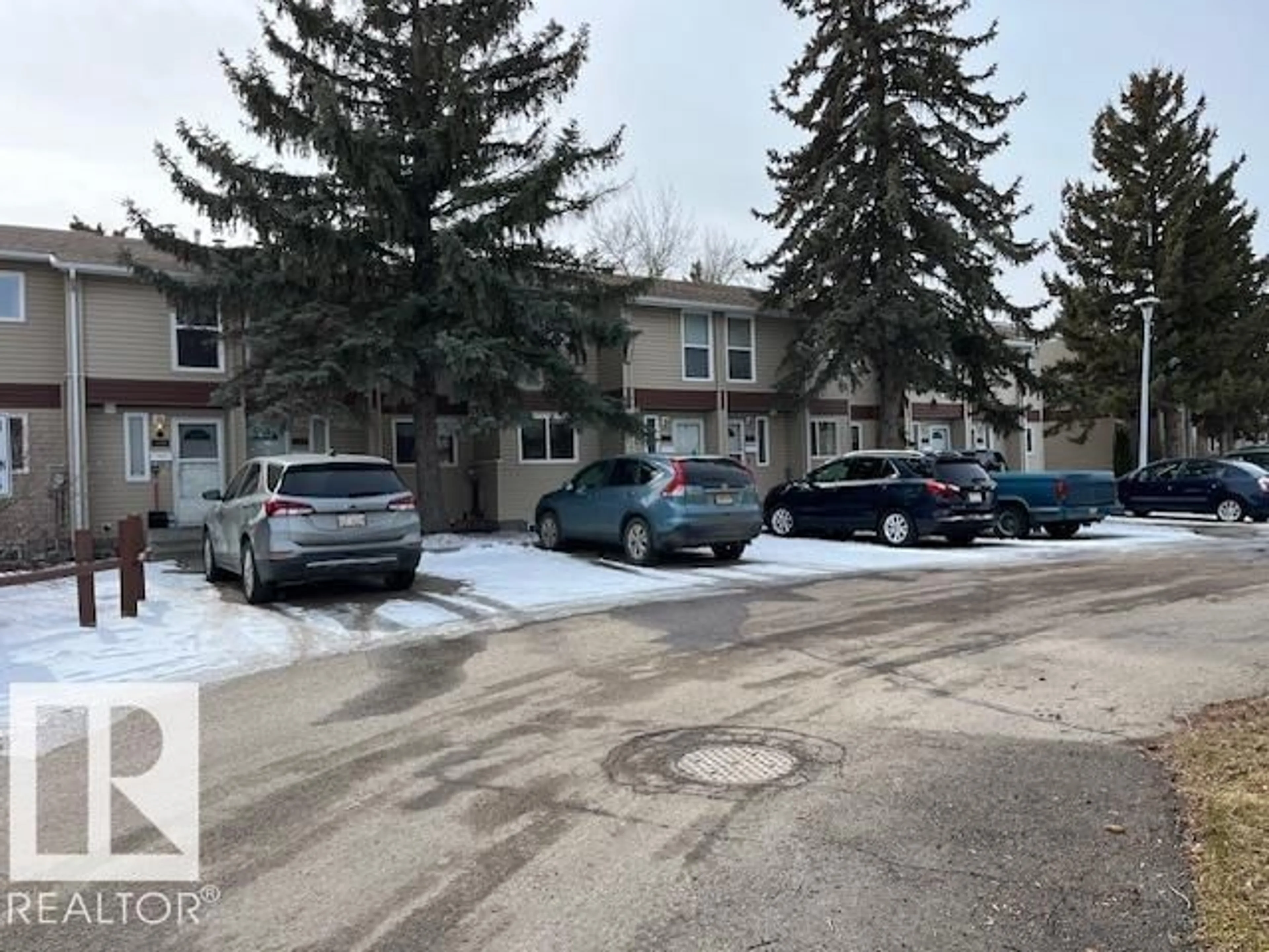 Parking for 350 CLAREVIEW RD, Edmonton Alberta T5A4G6