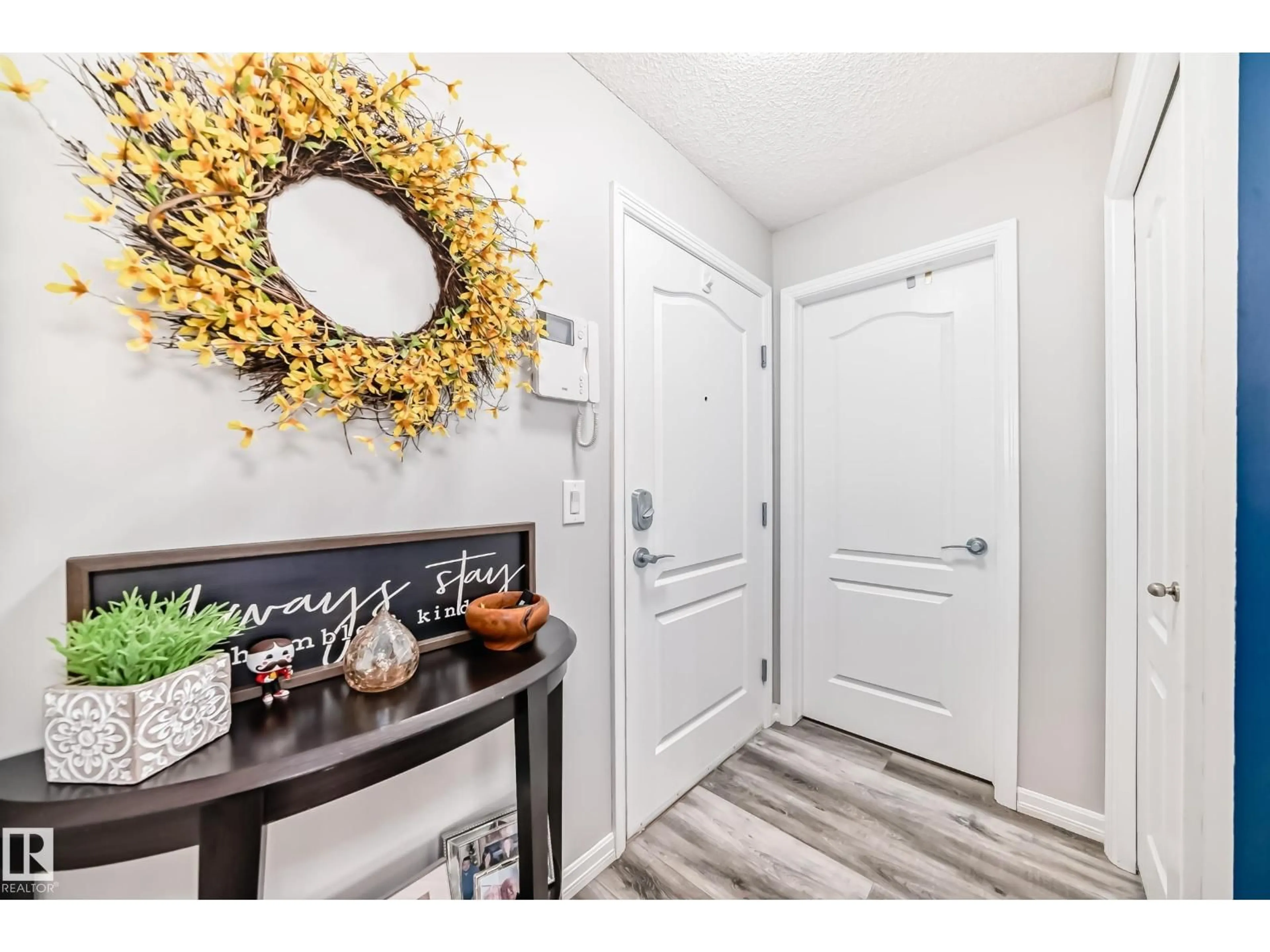Indoor entryway for 110 - 271 CHARLOTTE WY, Sherwood Park Alberta T8N0N9