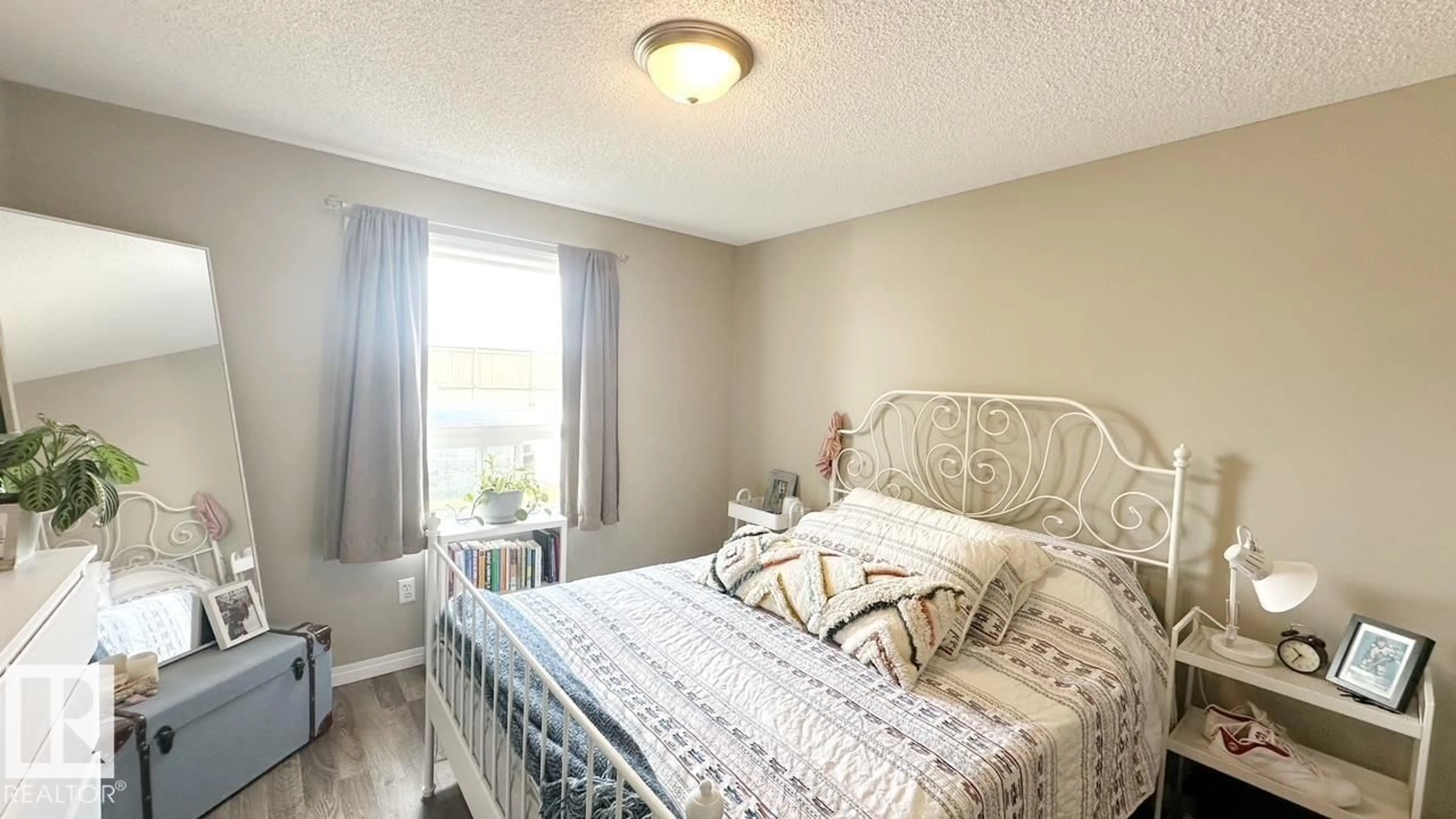 A pic of a room for 9363 - 1112 SIMPSON DR, Edmonton Alberta T6R0N2