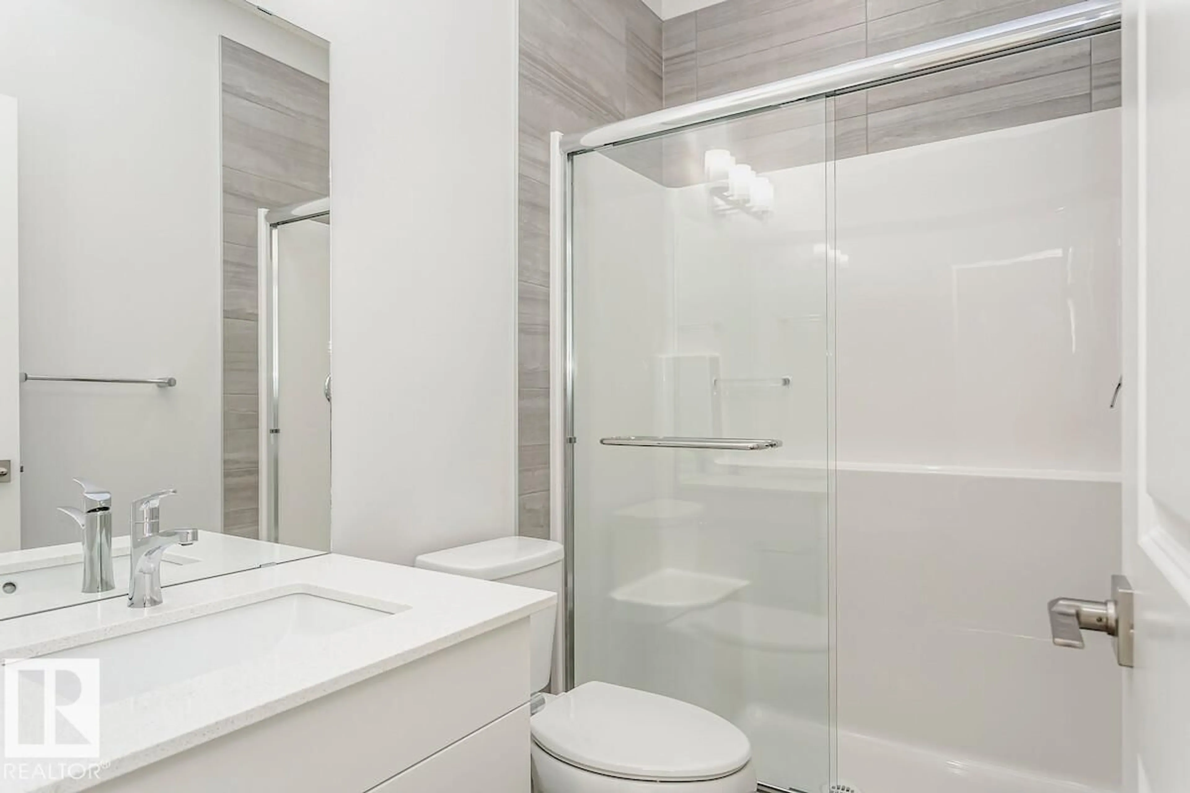 Standard bathroom, ceramic/tile floor for 2907 64 ST, Edmonton Alberta T6X0B6