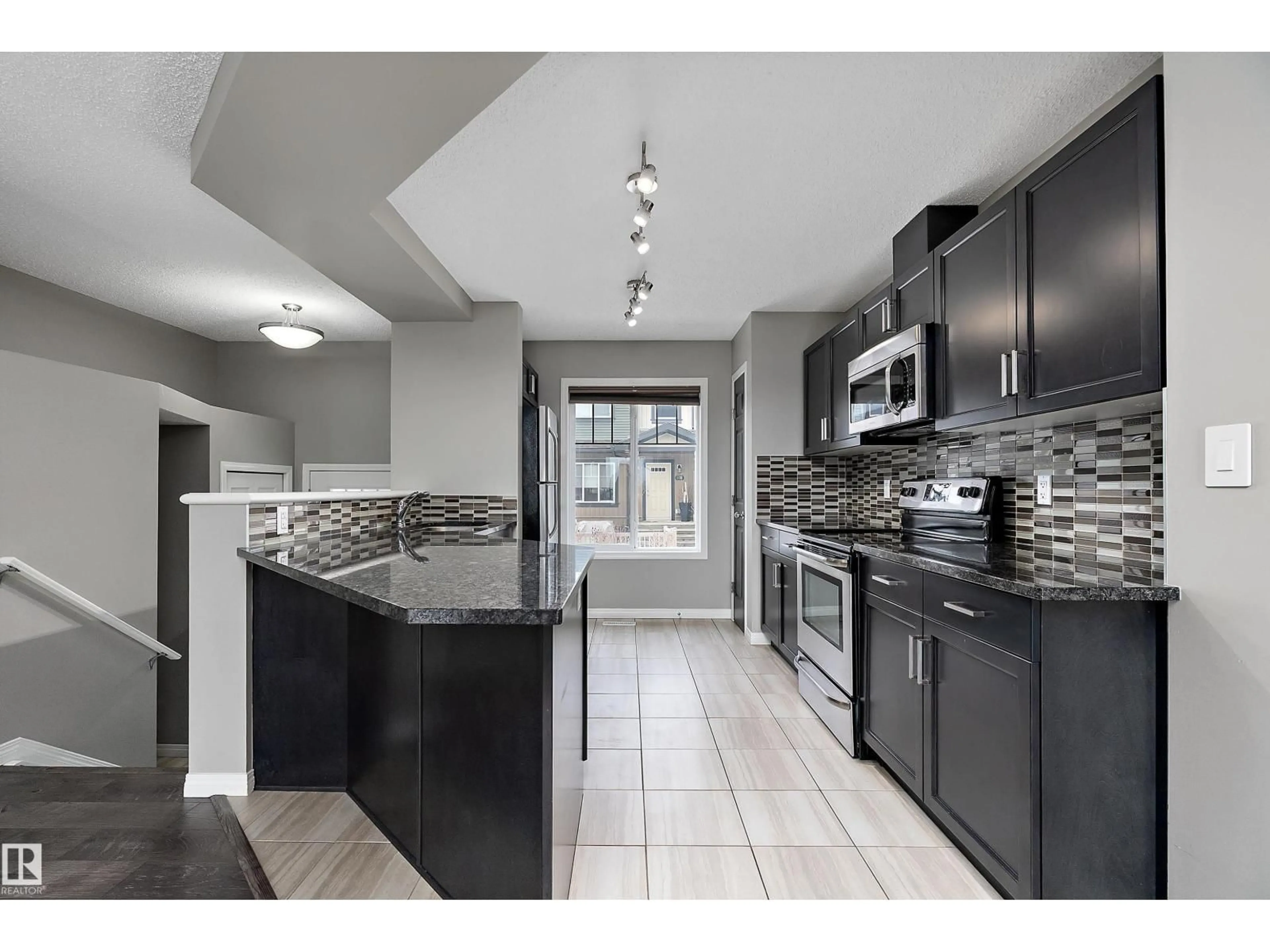 Open concept kitchen, ceramic/tile floor for 90 - 3305 ORCHARDS LINK LI, Edmonton Alberta T6X2H1
