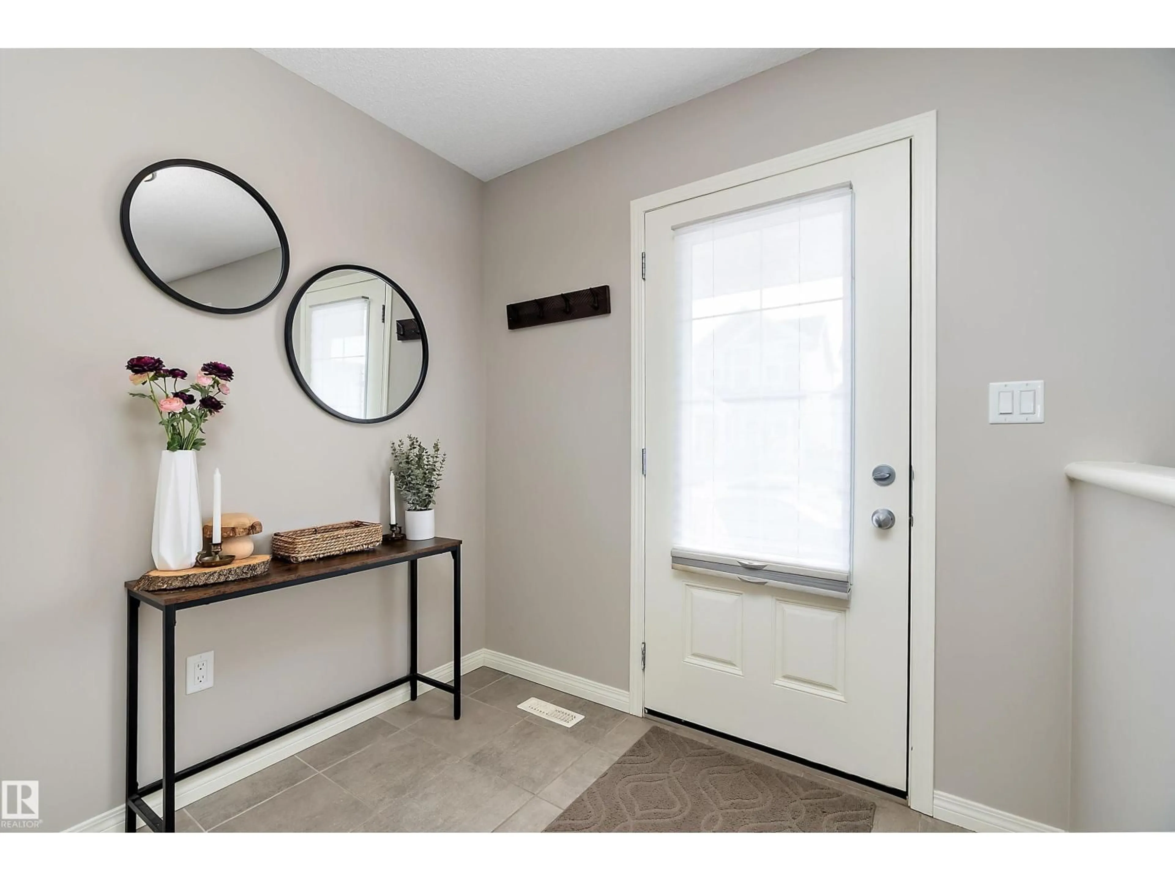 Indoor entryway for SW - 8324 23 AV, Edmonton Alberta T6X2G8