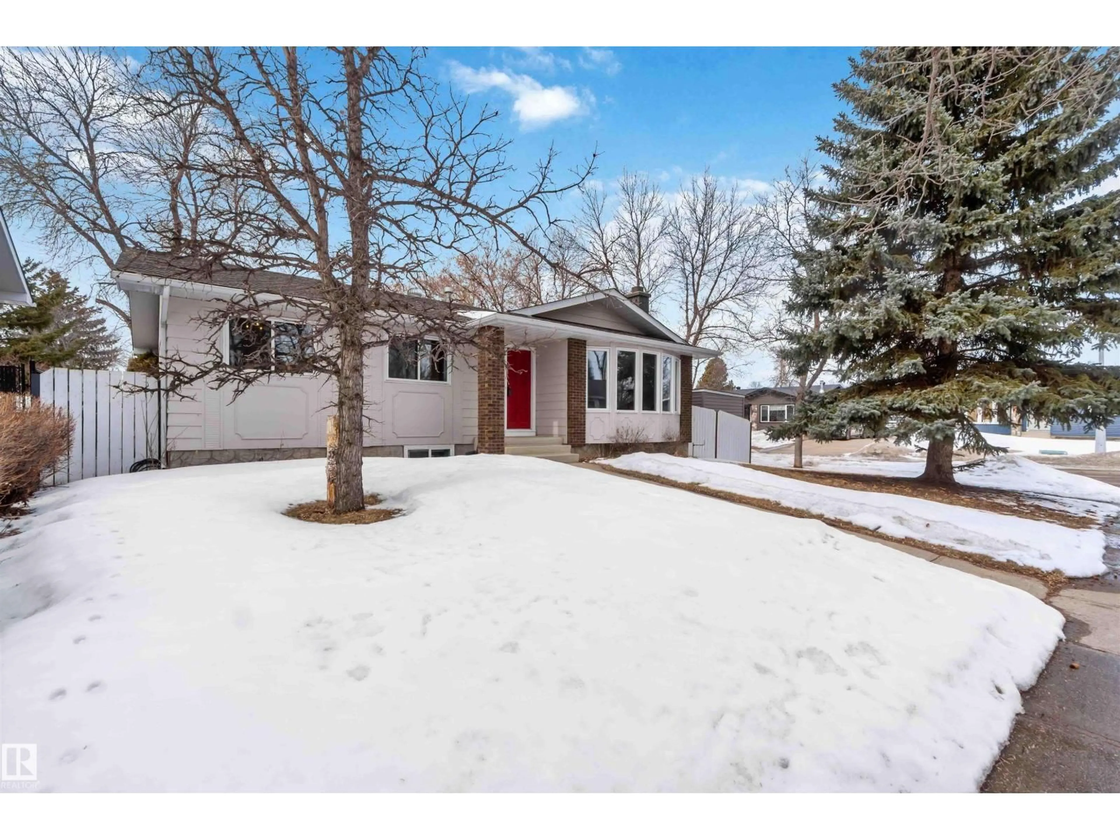 A pic from outside/outdoor area/front of a property/back of a property/a pic from drone, street for 9542 85 ST, Fort Saskatchewan Alberta T8L2T9