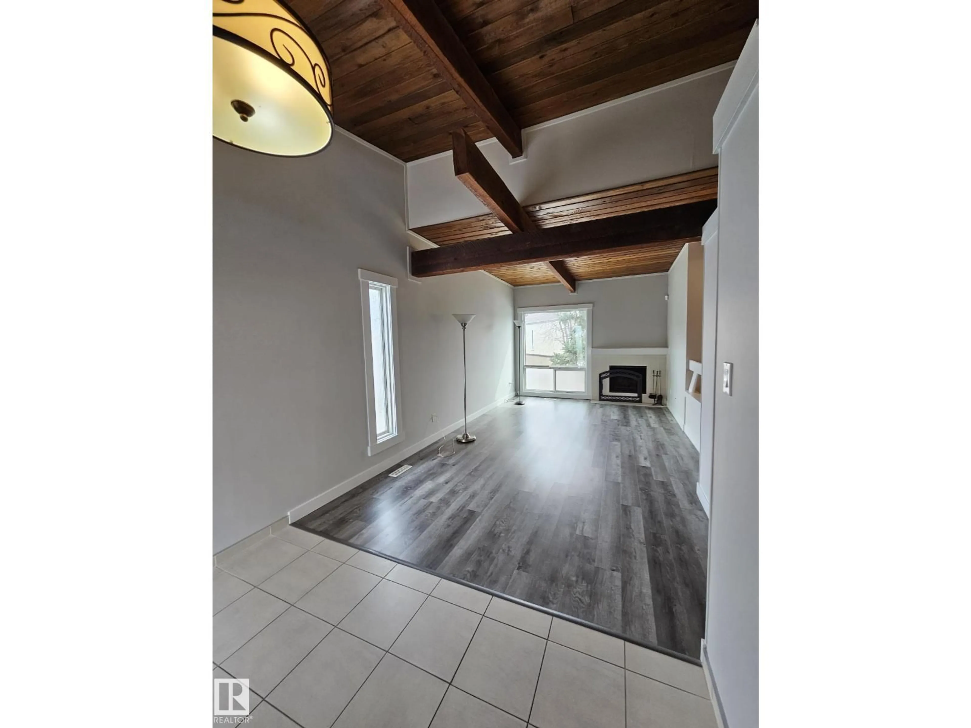 Indoor entryway for NW - 26 NORTHWOODS VG, Edmonton Alberta T5X1T2