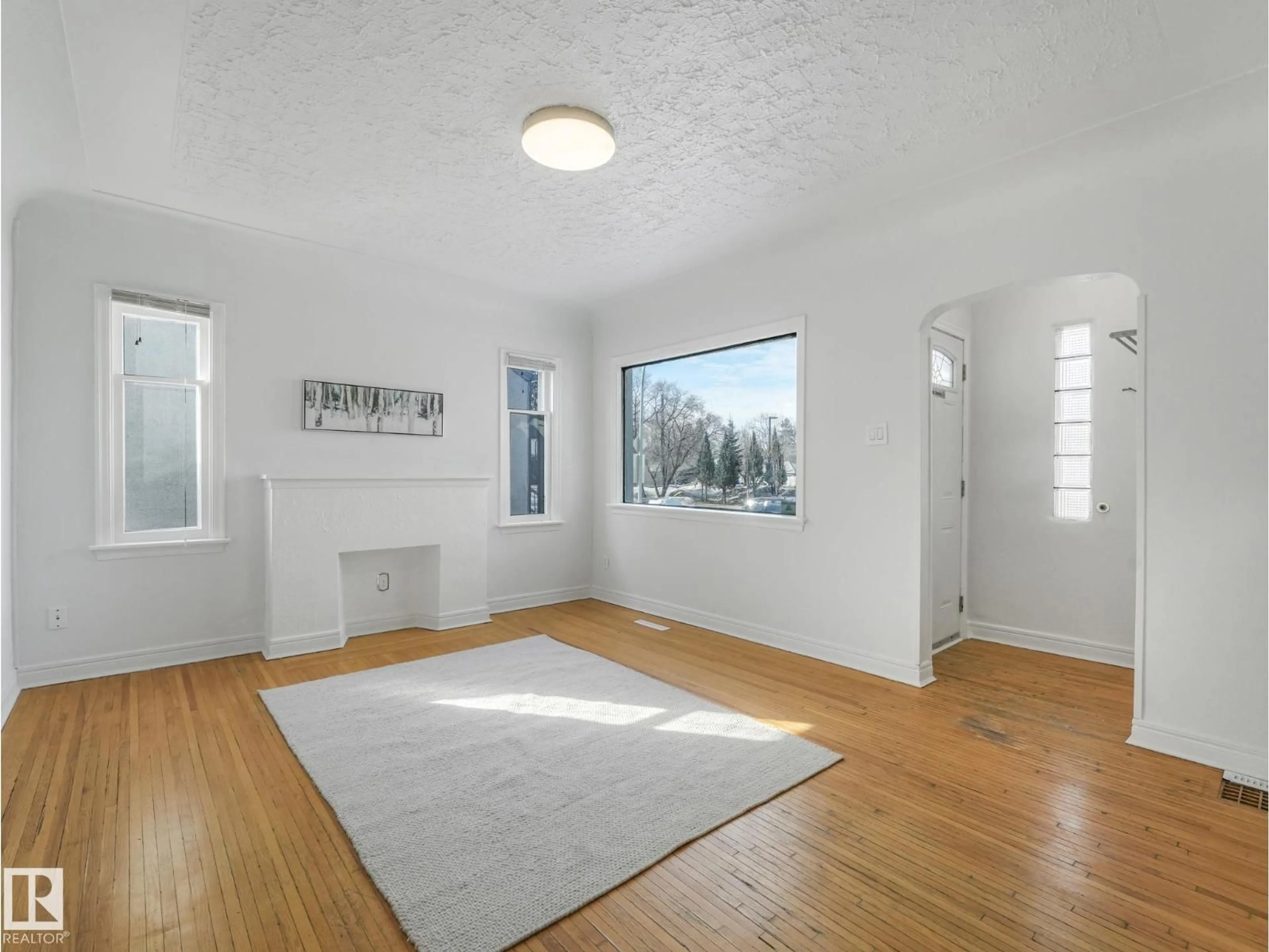 A pic of a room for 10645 62 AV, Edmonton Alberta T6H1M7