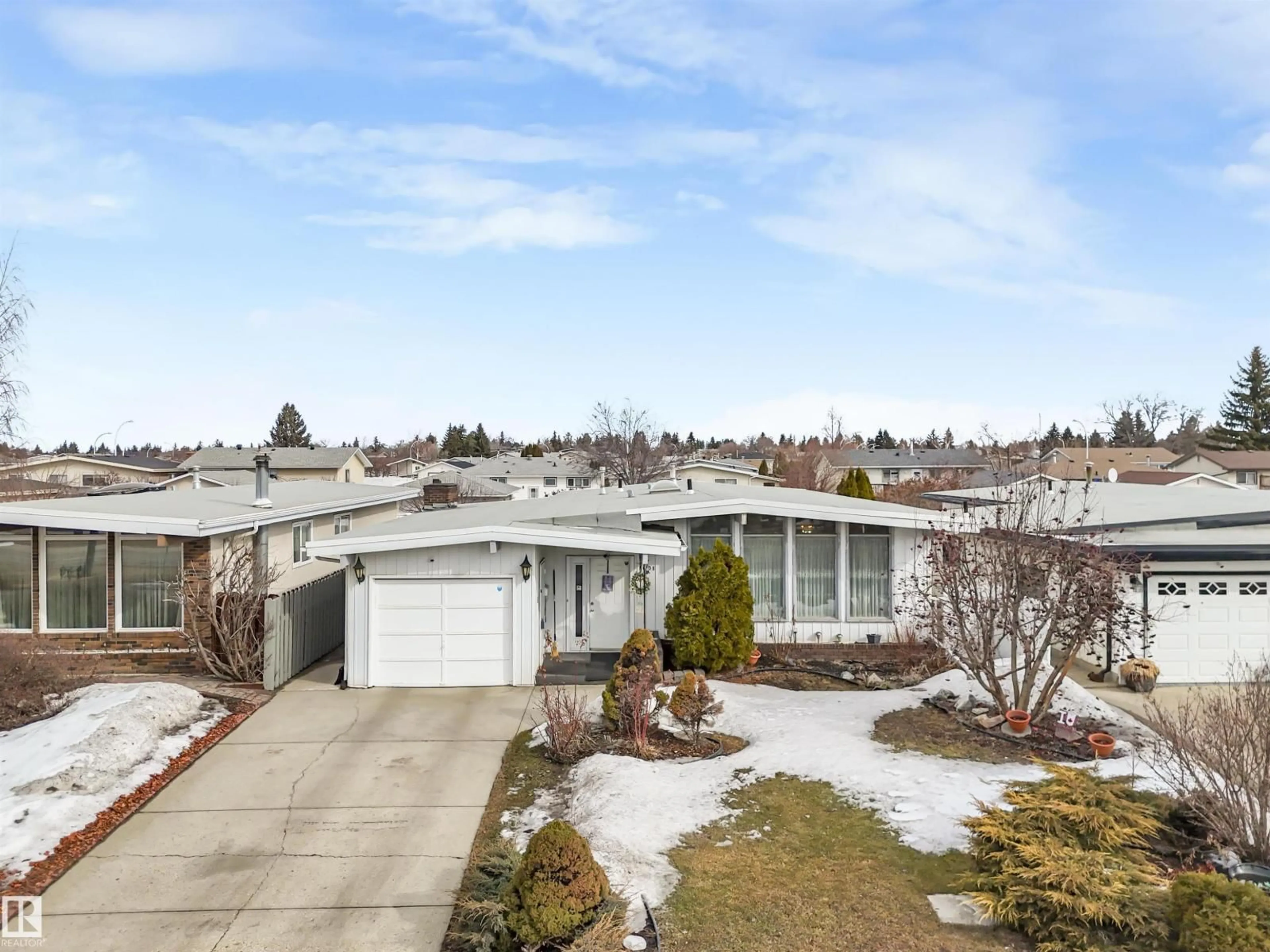 A pic from outside/outdoor area/front of a property/back of a property/a pic from drone, street for 8608 137AVE AV, Edmonton Alberta T5E1X9