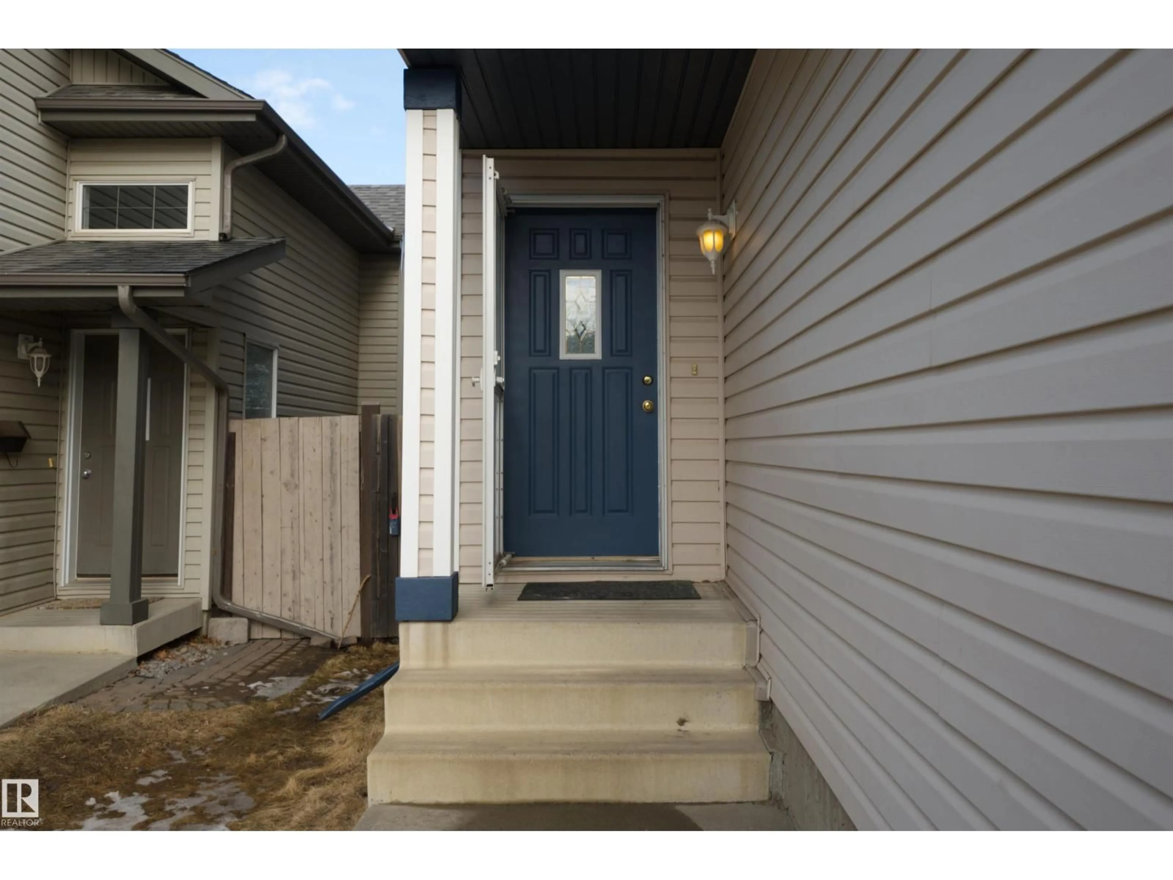 Indoor entryway for 145 CROCUS CR, Sherwood Park Alberta T8H2J8