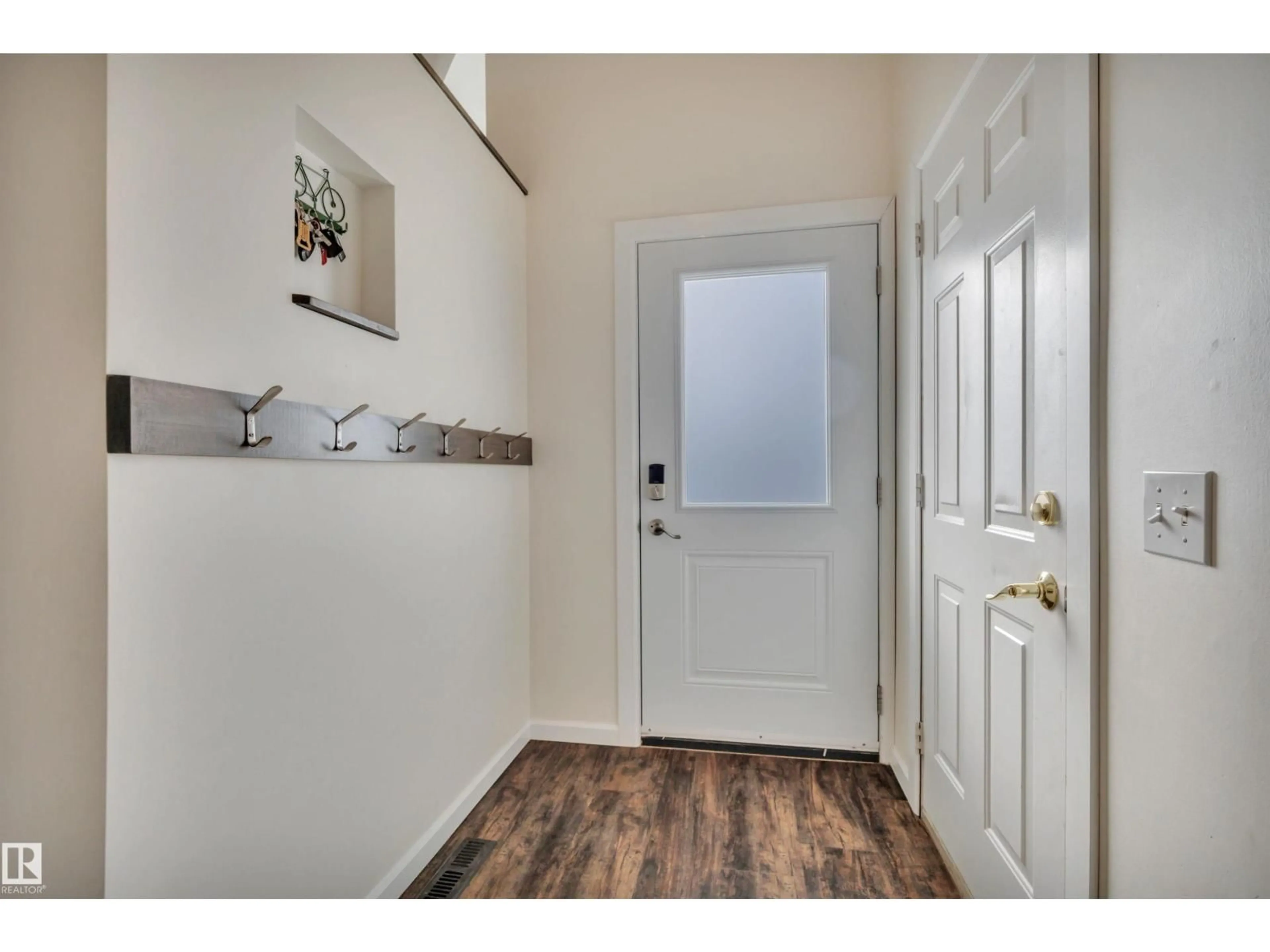 Indoor entryway for 69 DALTON WY, Sherwood Park Alberta T8H1T6