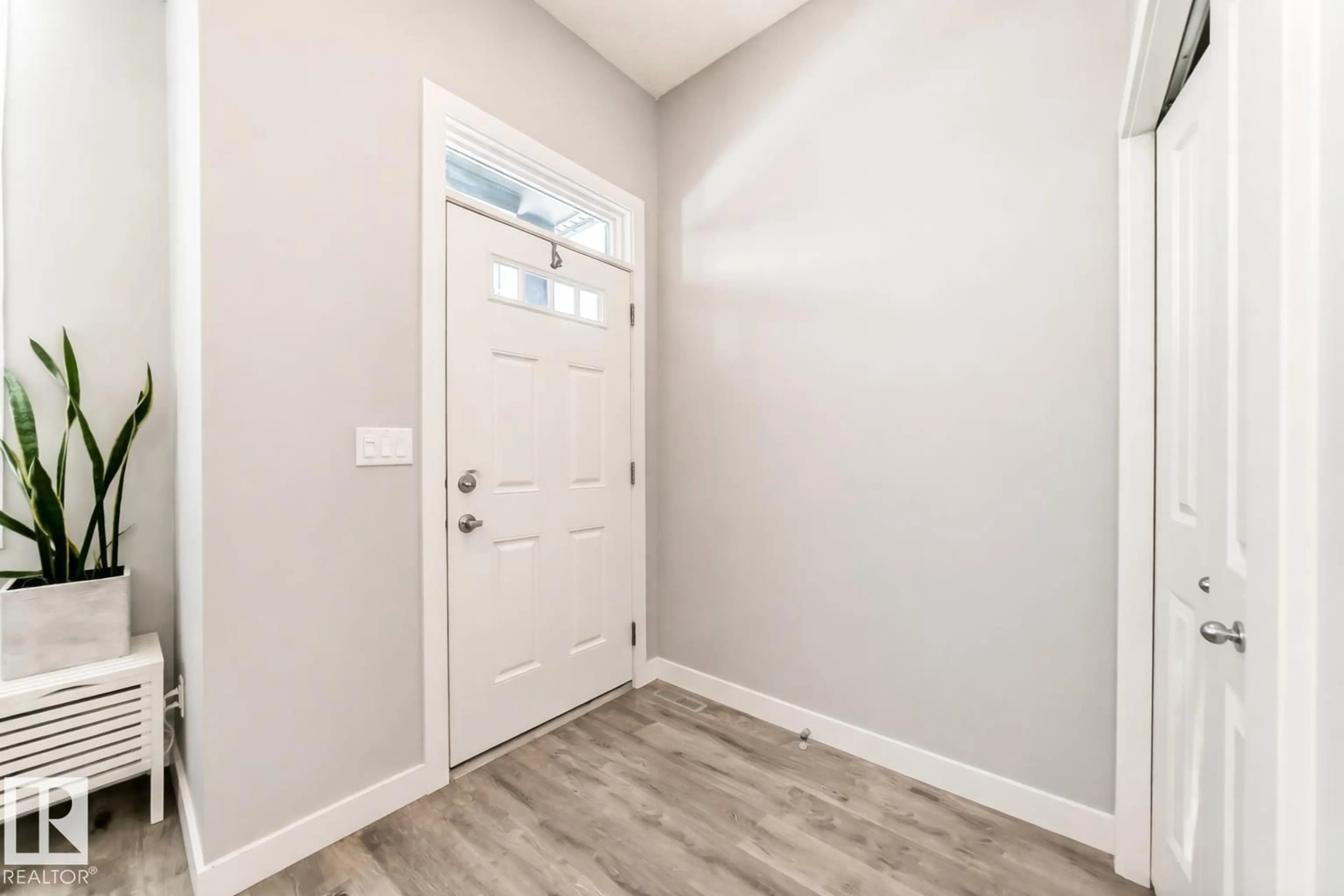 Indoor entryway for 2266 54 ST, Edmonton Alberta T6X2X7