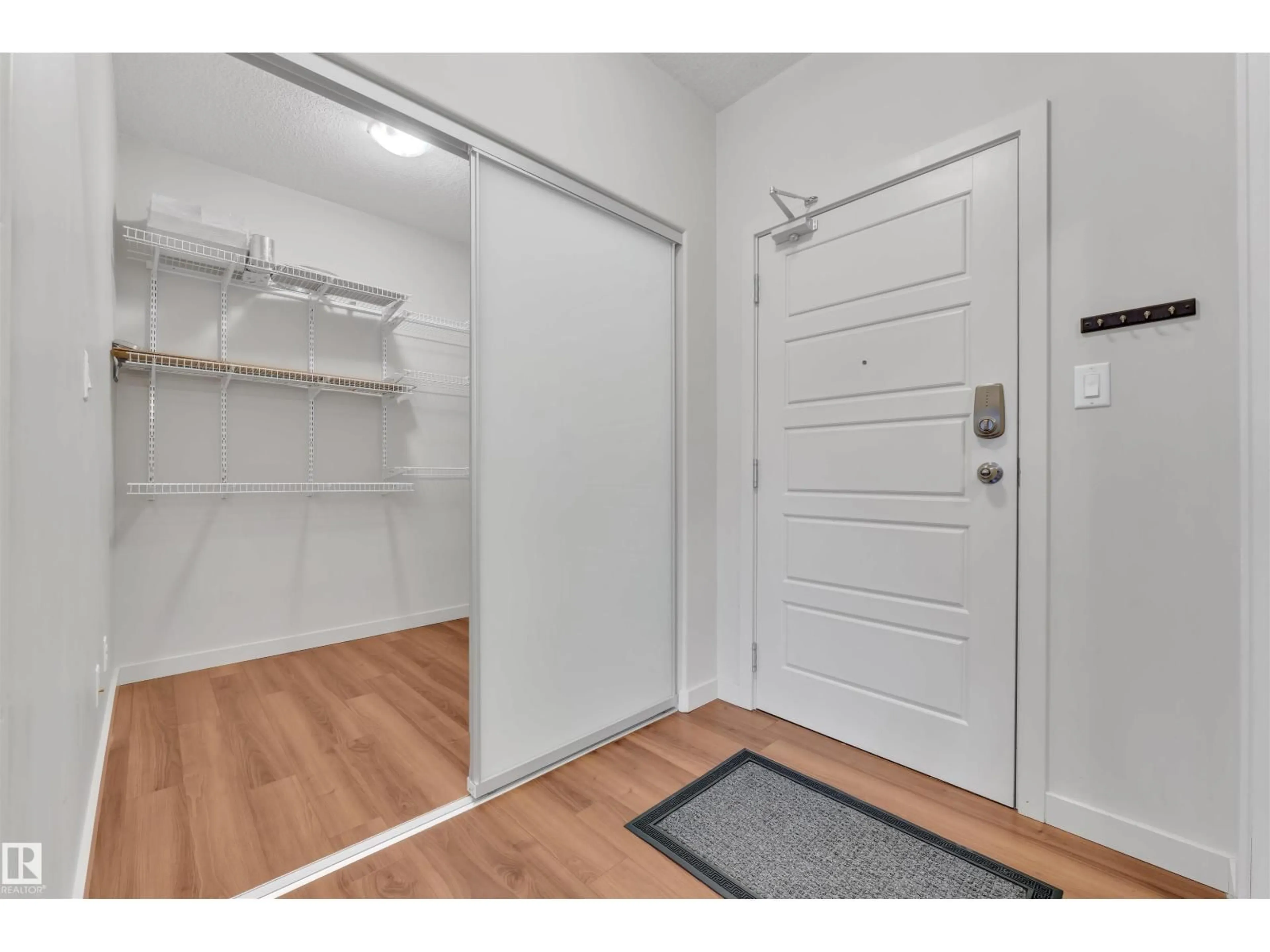 Indoor entryway for 308 - 232 AMBLESIDE LI, Edmonton Alberta T6W0V3