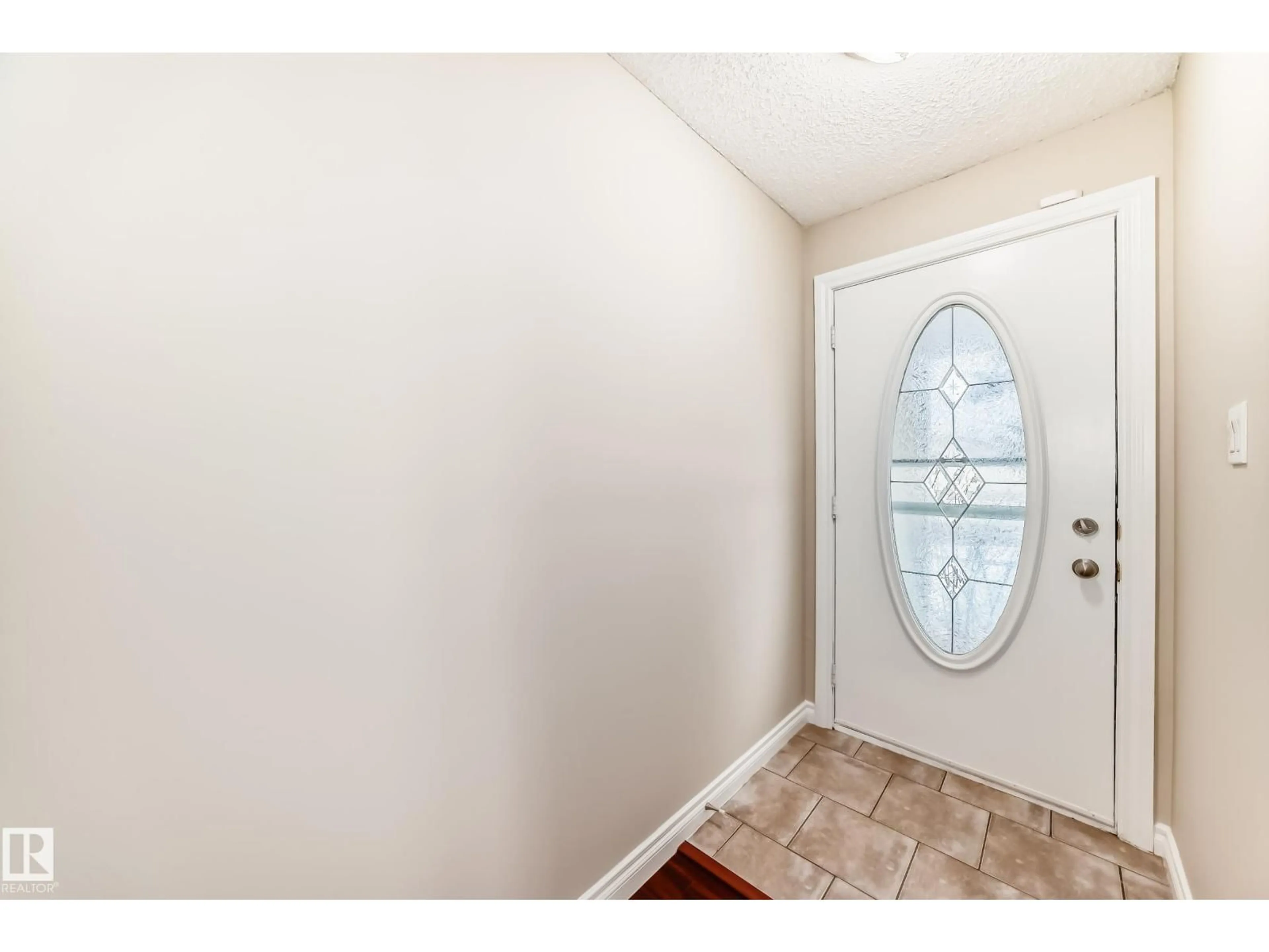 Indoor entryway for NW - 13332 25 ST, Edmonton Alberta T5A3T2