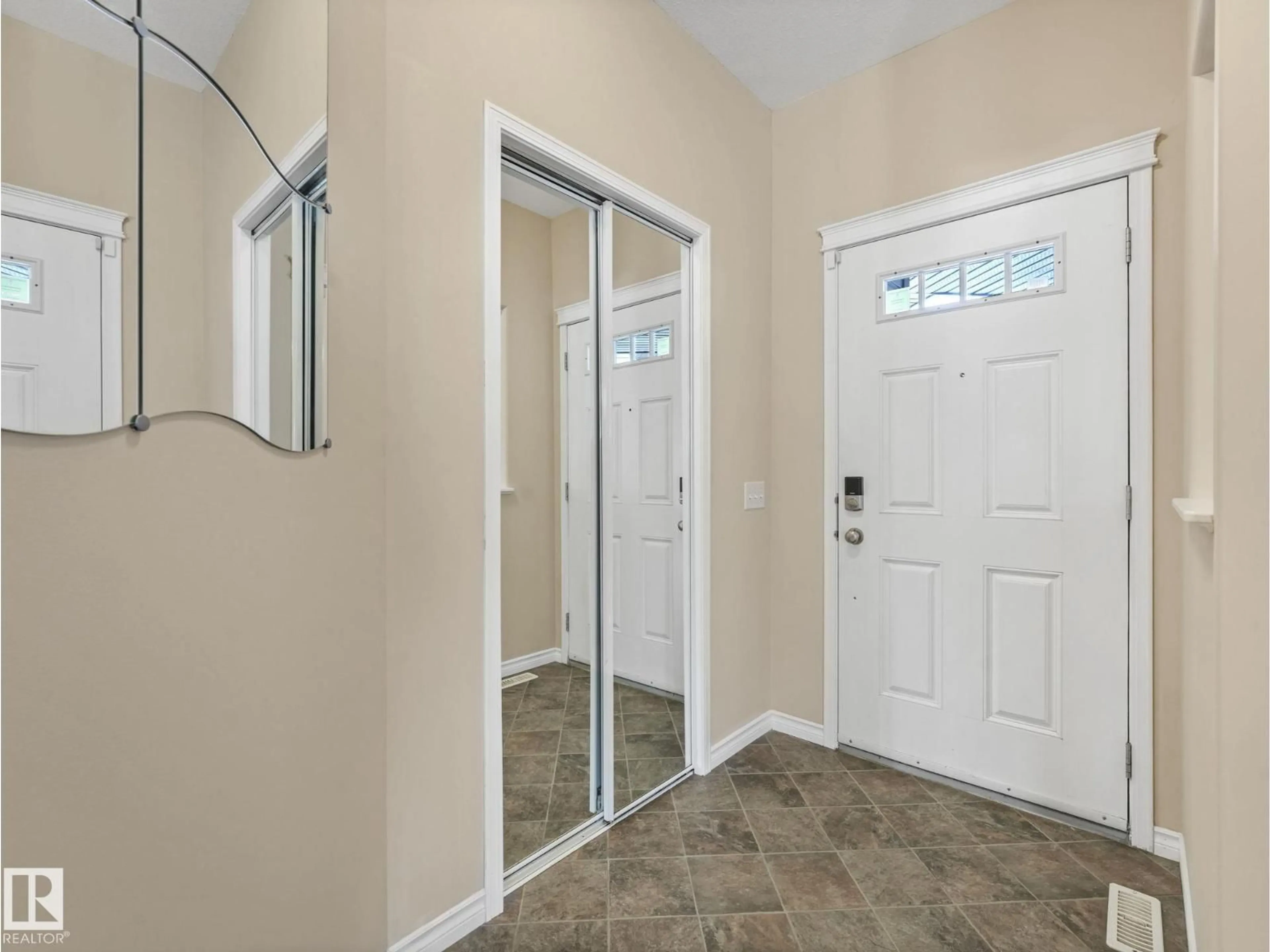 Indoor entryway for 20759 58 AV, Edmonton Alberta T6M0K9