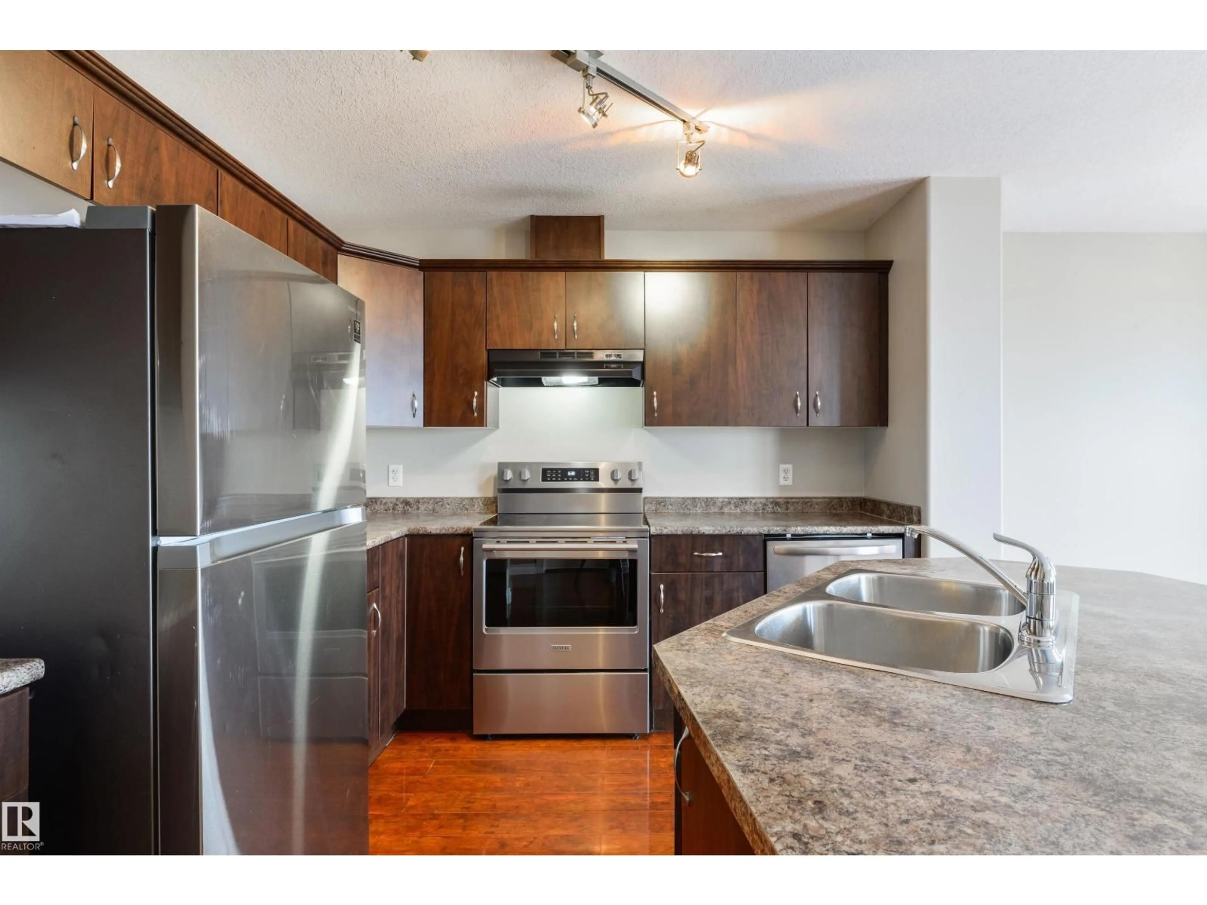 Standard kitchen, unknown for 68 MERIDIAN LO, Stony Plain Alberta T7Z0B9