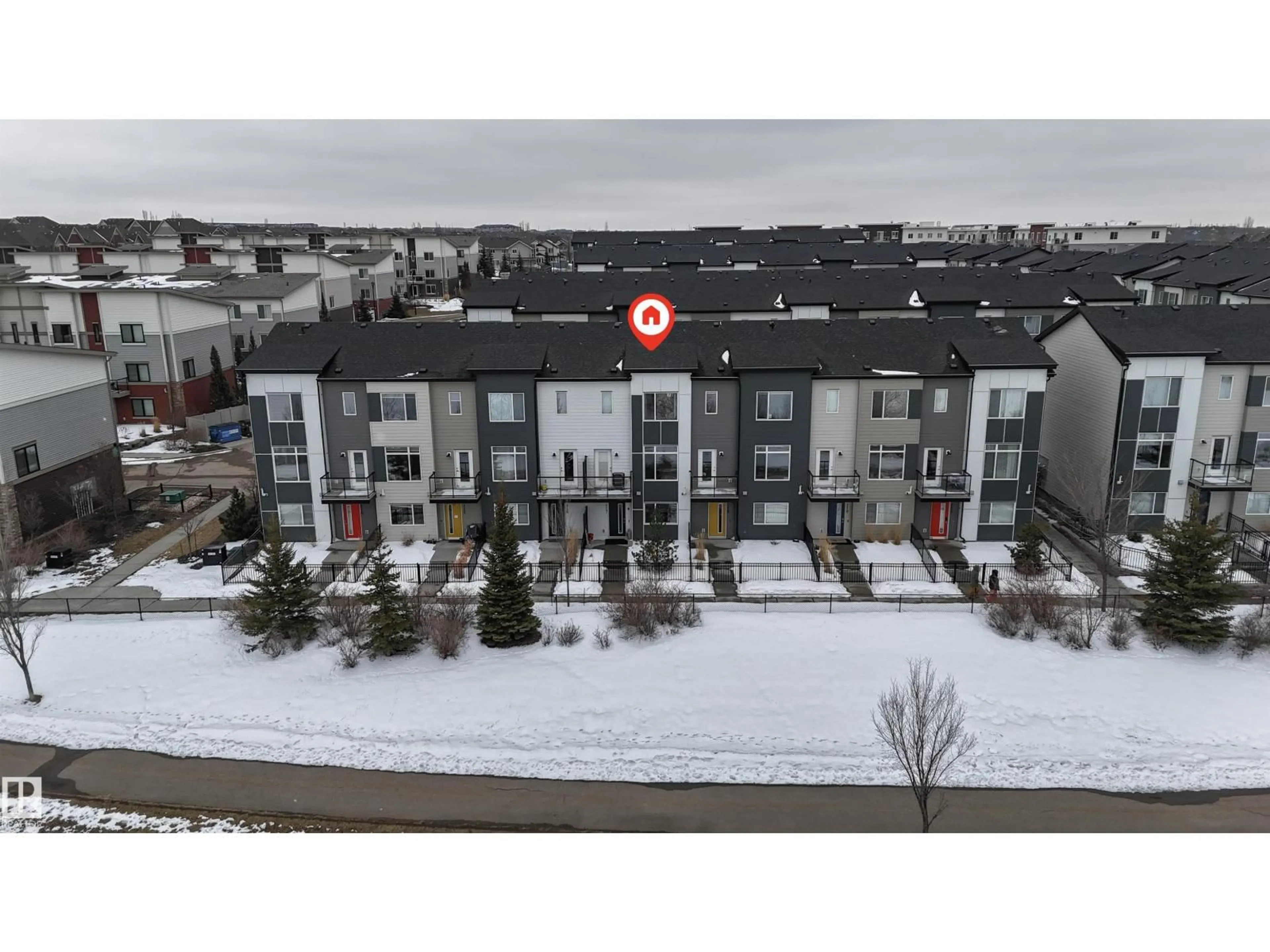 A pic from outside/outdoor area/front of a property/back of a property/a pic from drone, unknown for 117 WELSH DR, Edmonton Alberta T6X1Y8
