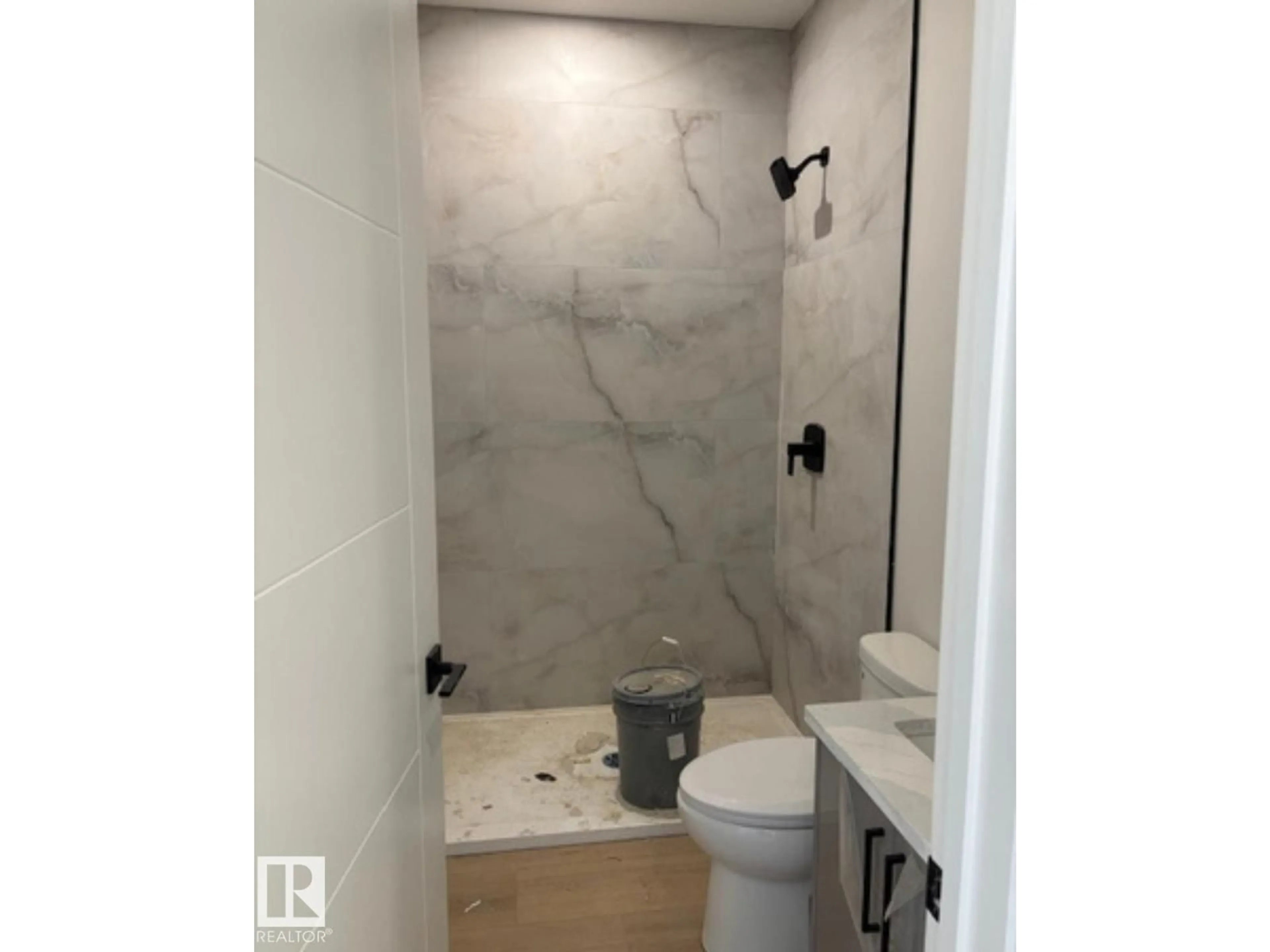 Standard bathroom, ceramic/tile floor for 6 ENNS, Fort Saskatchewan Alberta T8L0Z4