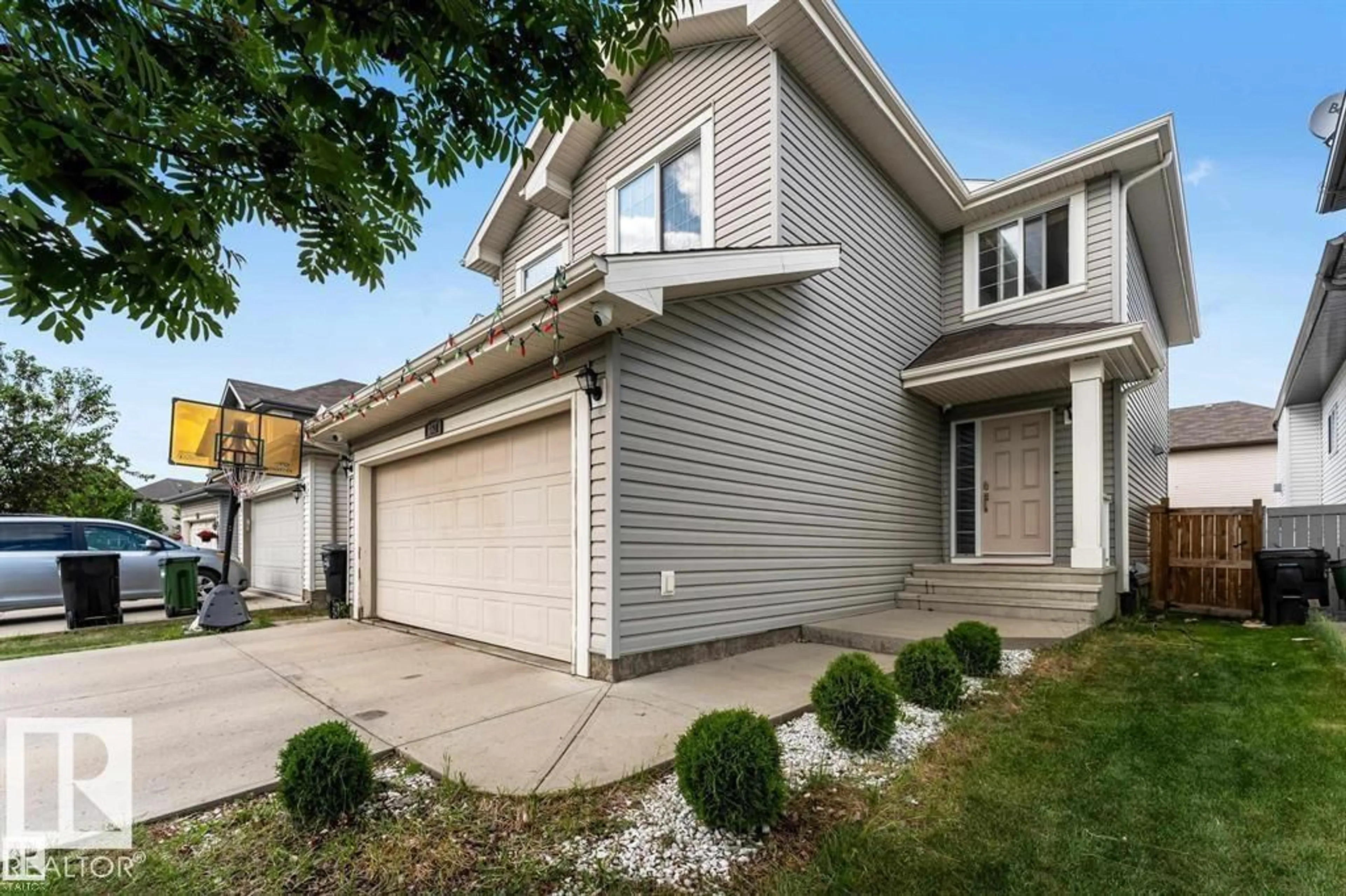 Home with vinyl exterior material, street for 463 TAMARACK GREEN, Edmonton Alberta T6T0J3