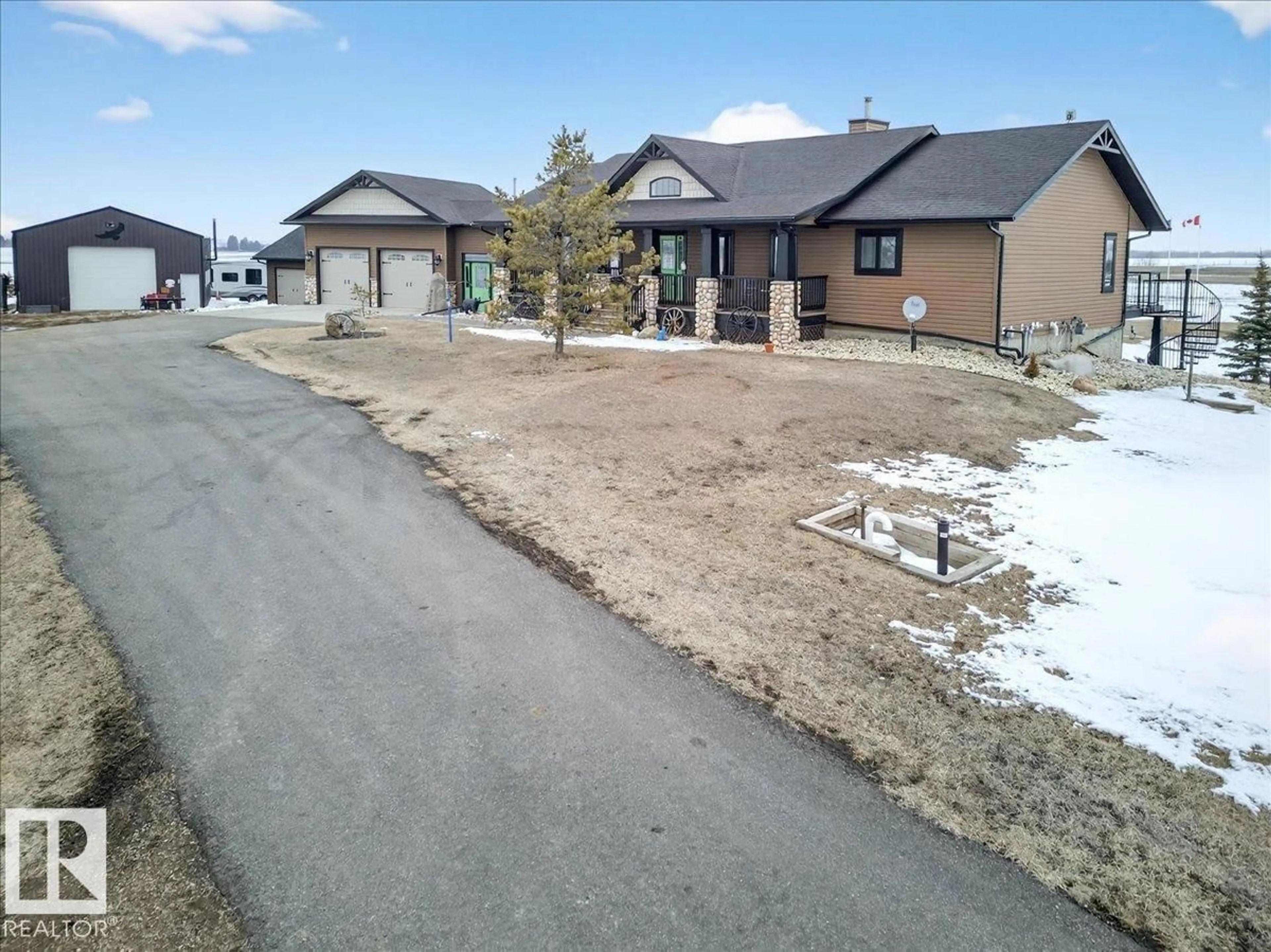 A pic from outside/outdoor area/front of a property/back of a property/a pic from drone, street for 531064 RANGE ROAD 174, Rural Lamont County Alberta T0B3H0