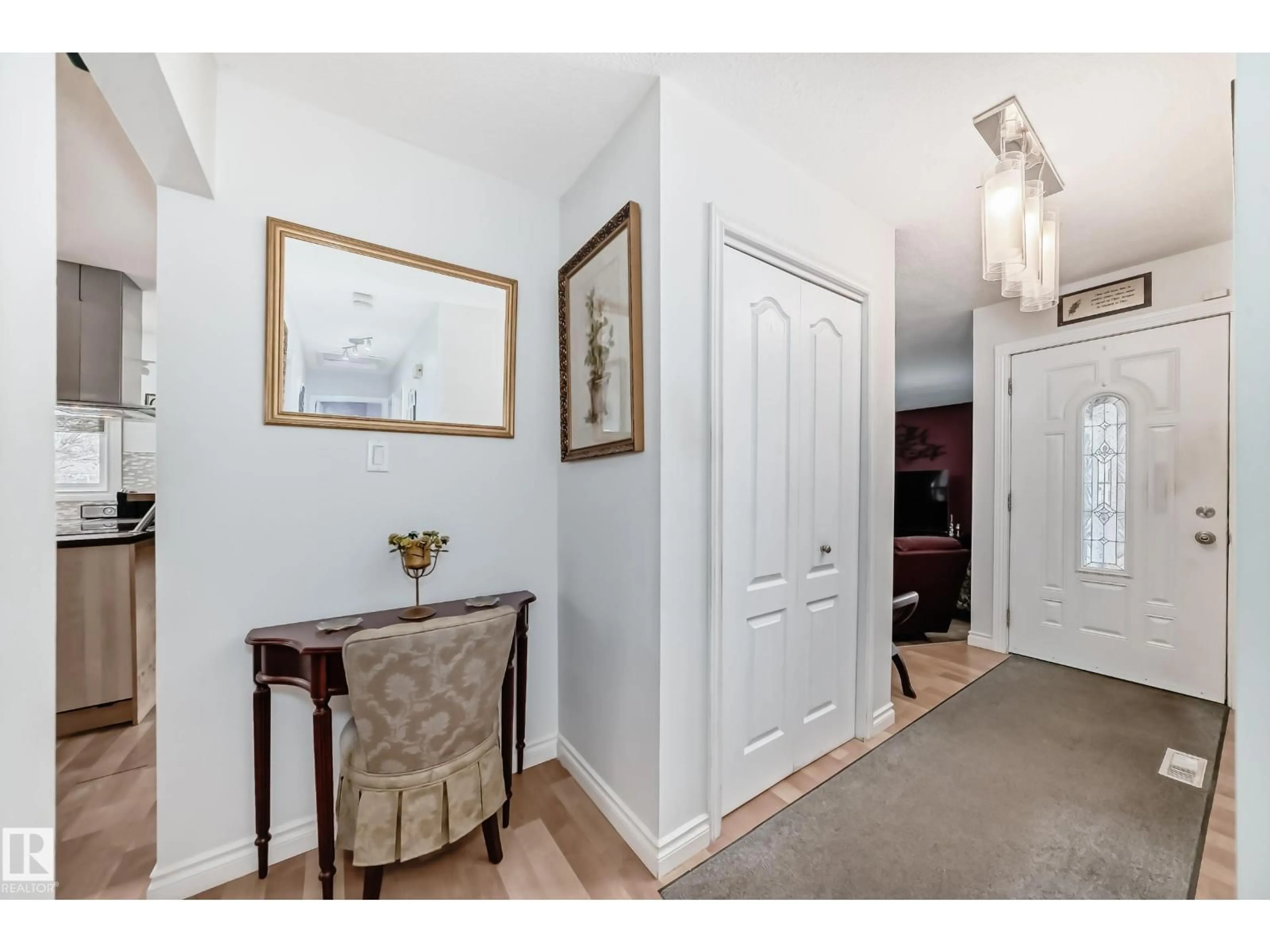 Indoor entryway for 8811 38A AV, Edmonton Alberta T6K0E7